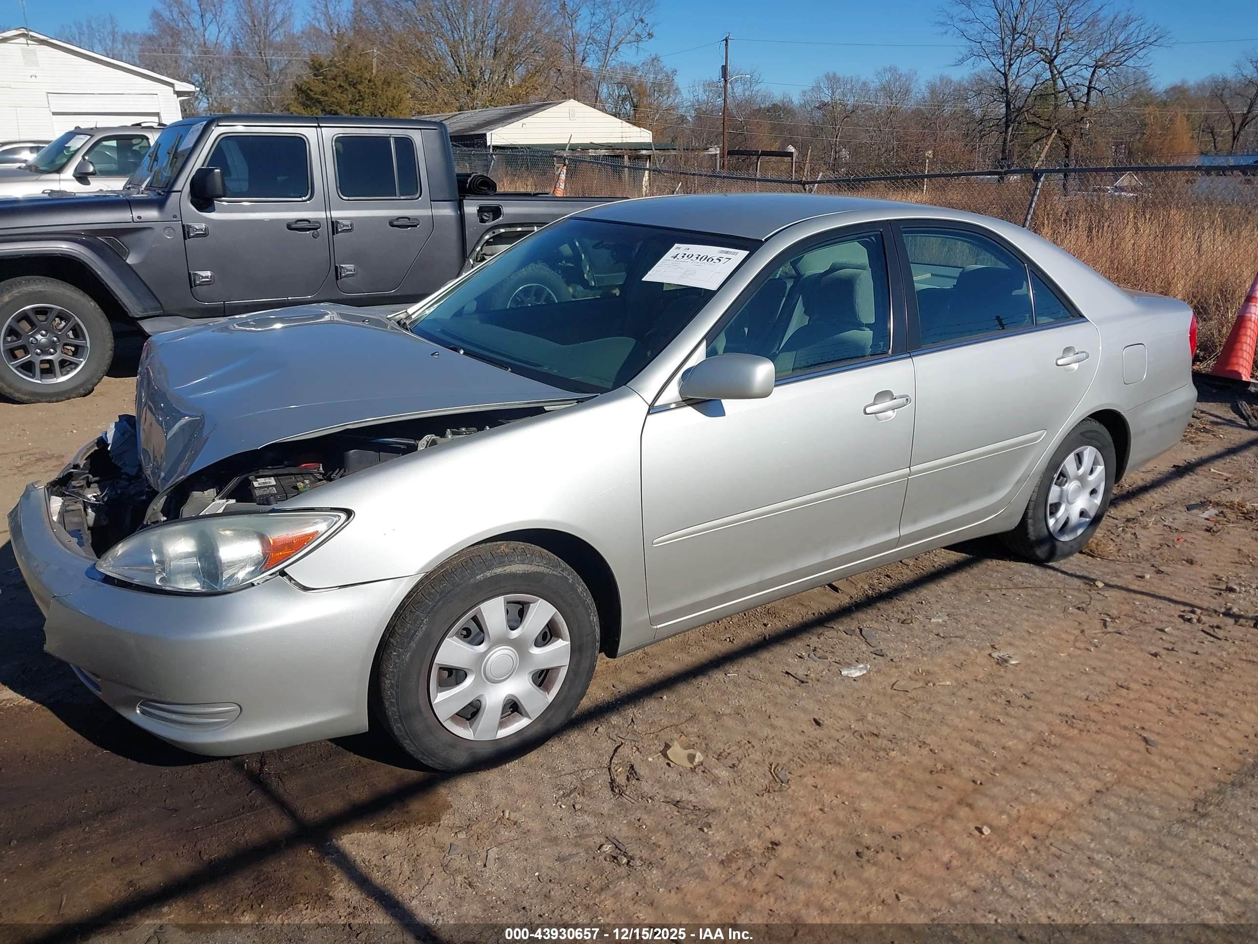 TOYOTA CAMRY image 2