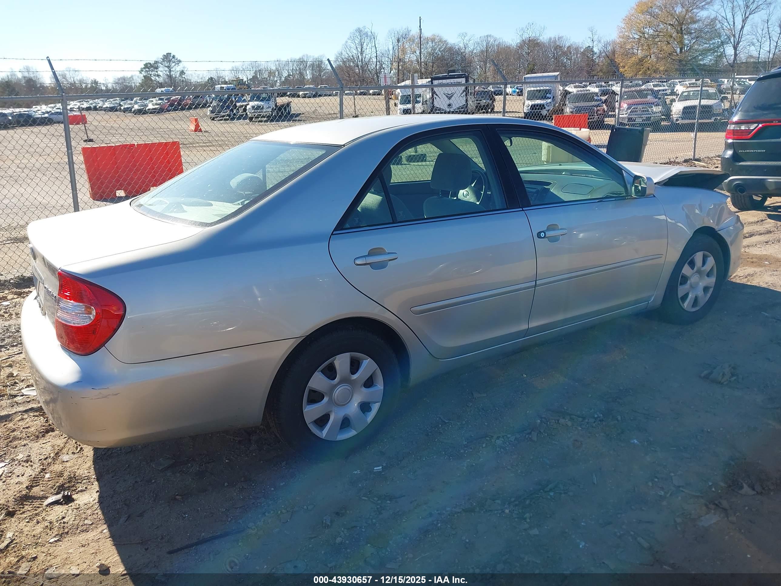 TOYOTA CAMRY image 4