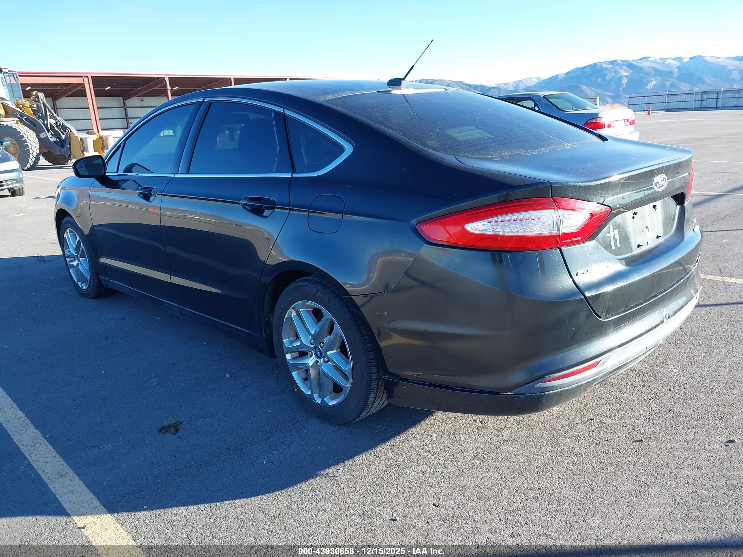 FORD FUSION image 3