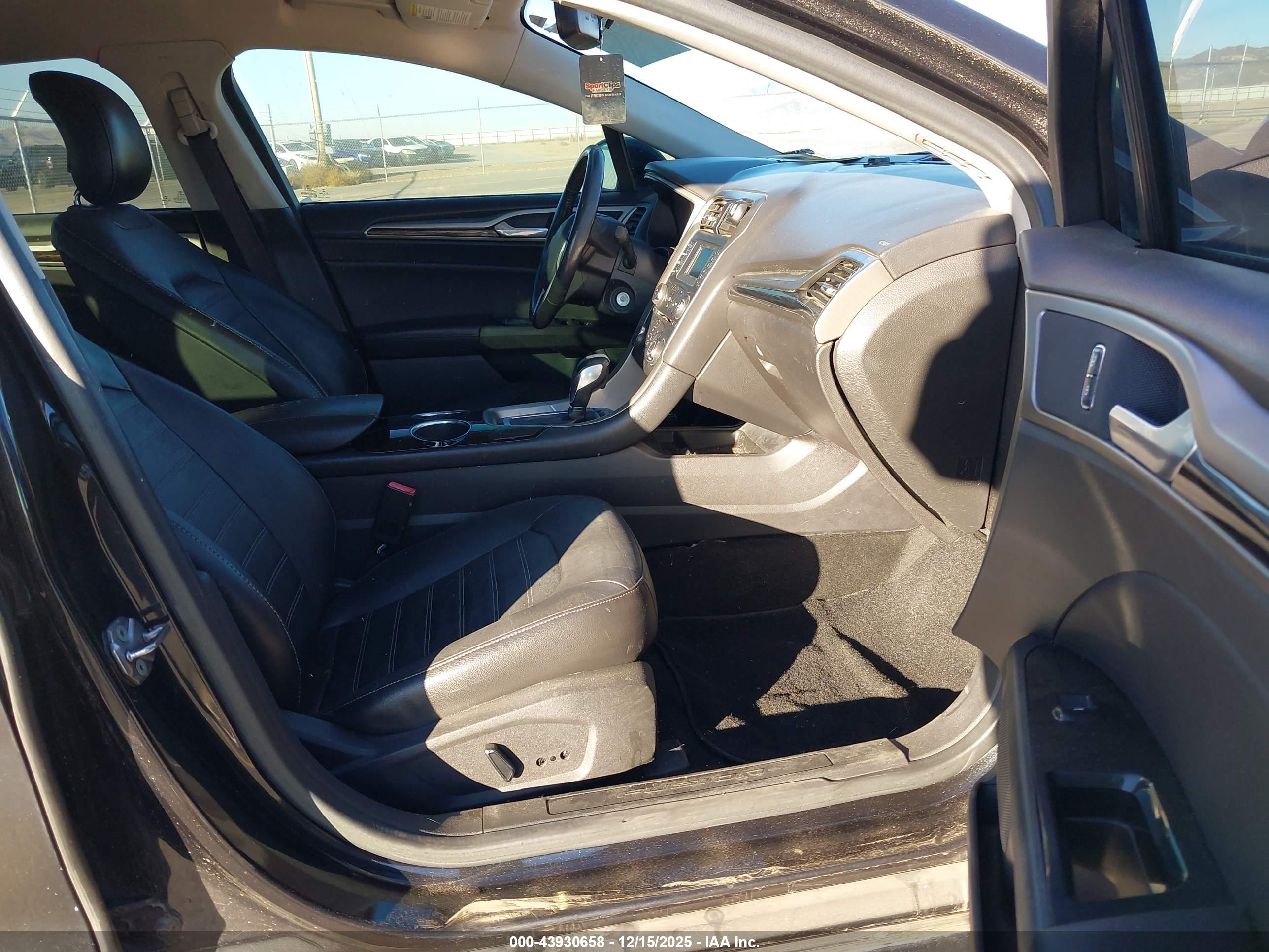 FORD FUSION image 5