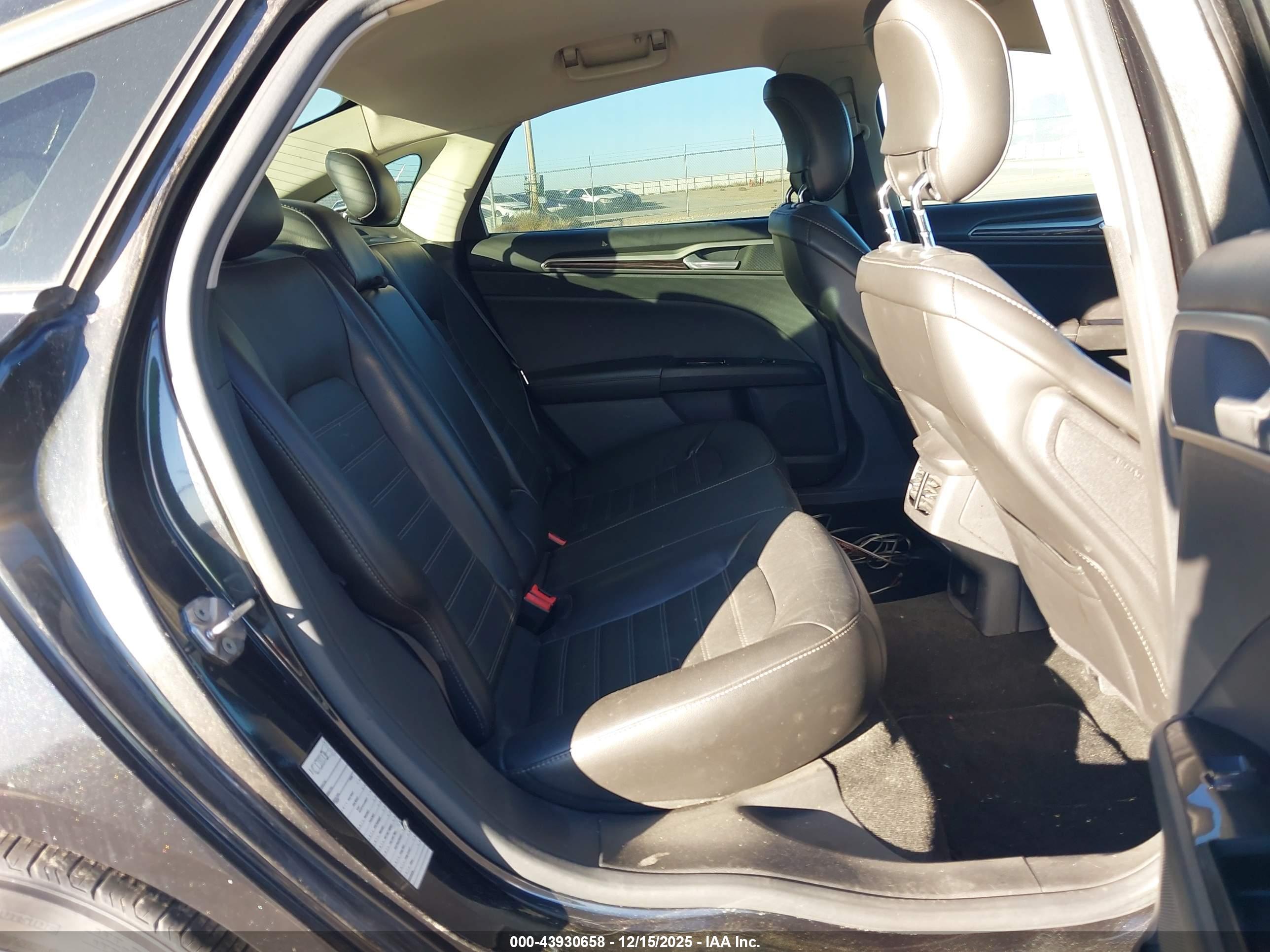 FORD FUSION image 8