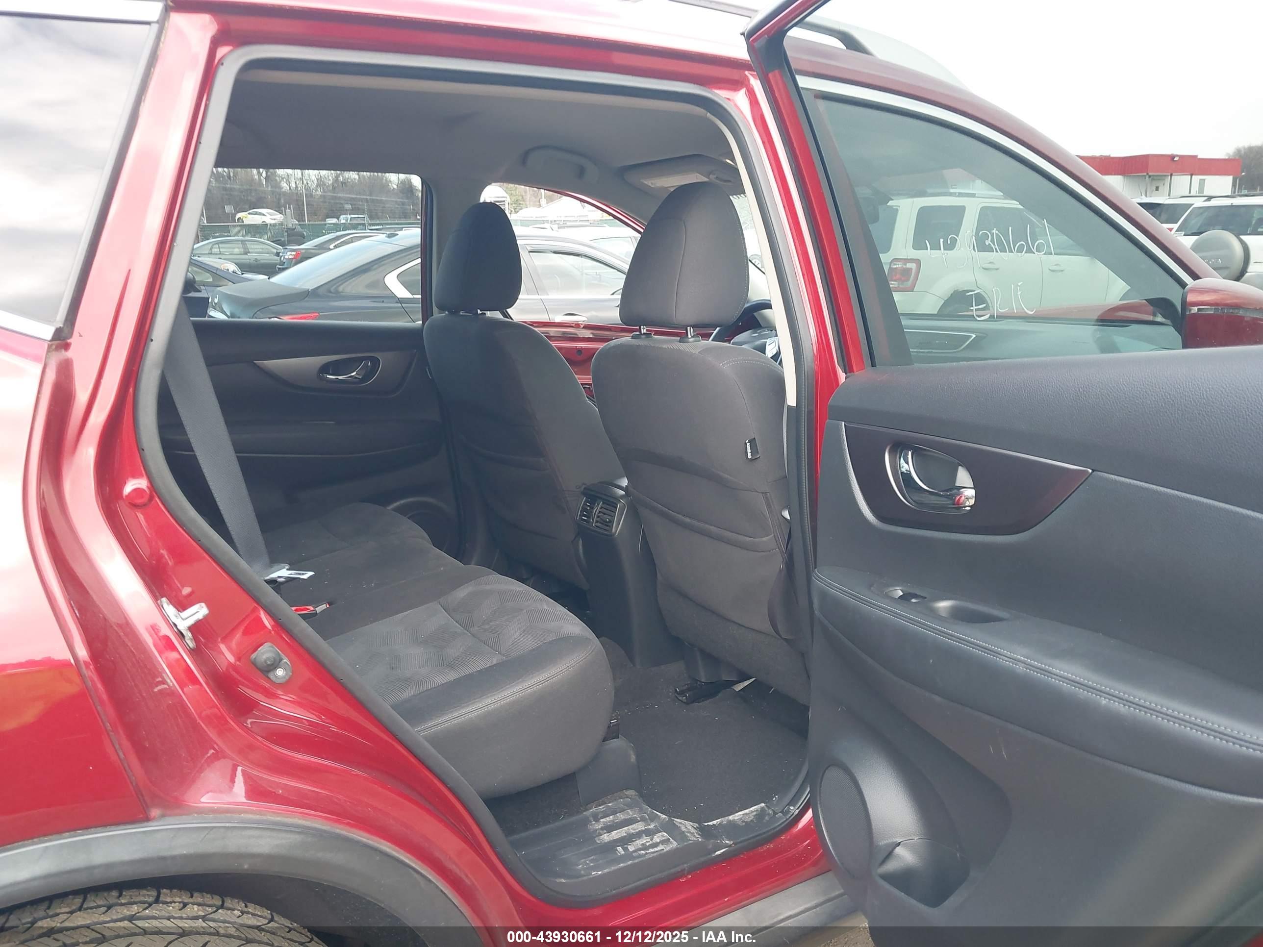 NISSAN ROGUE image 8