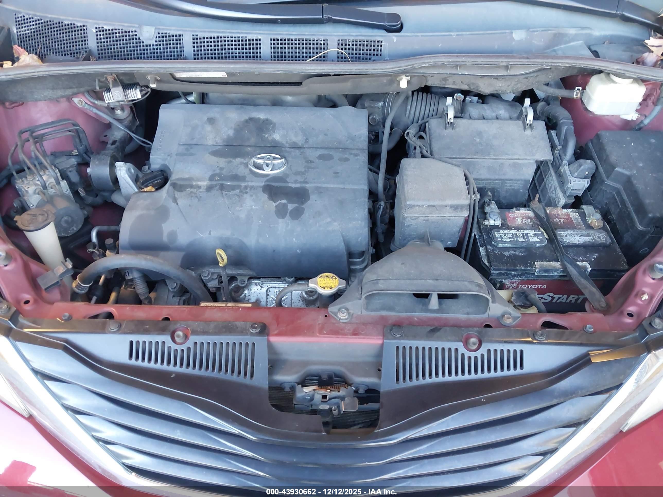 TOYOTA SIENNA image 10