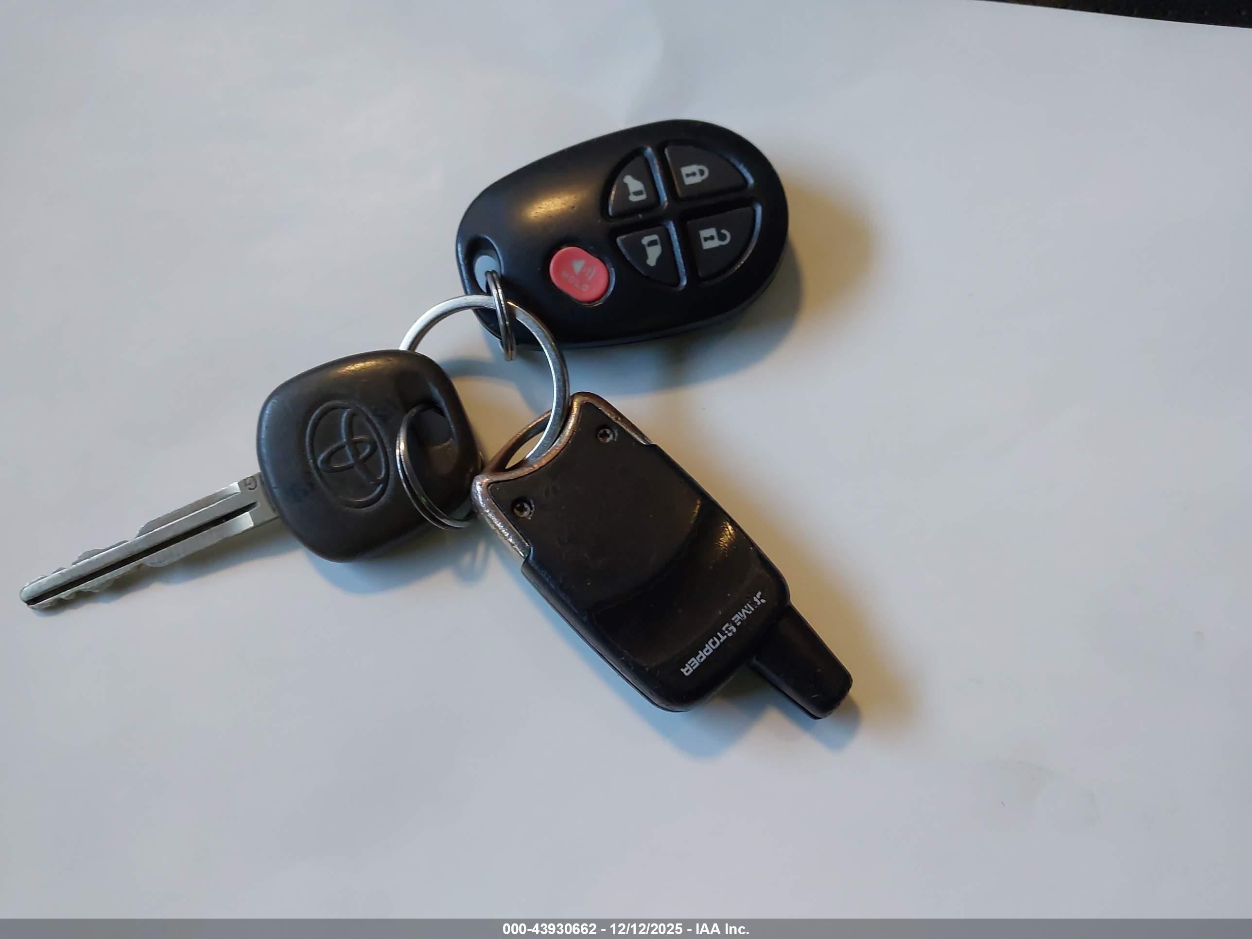 TOYOTA SIENNA image 11