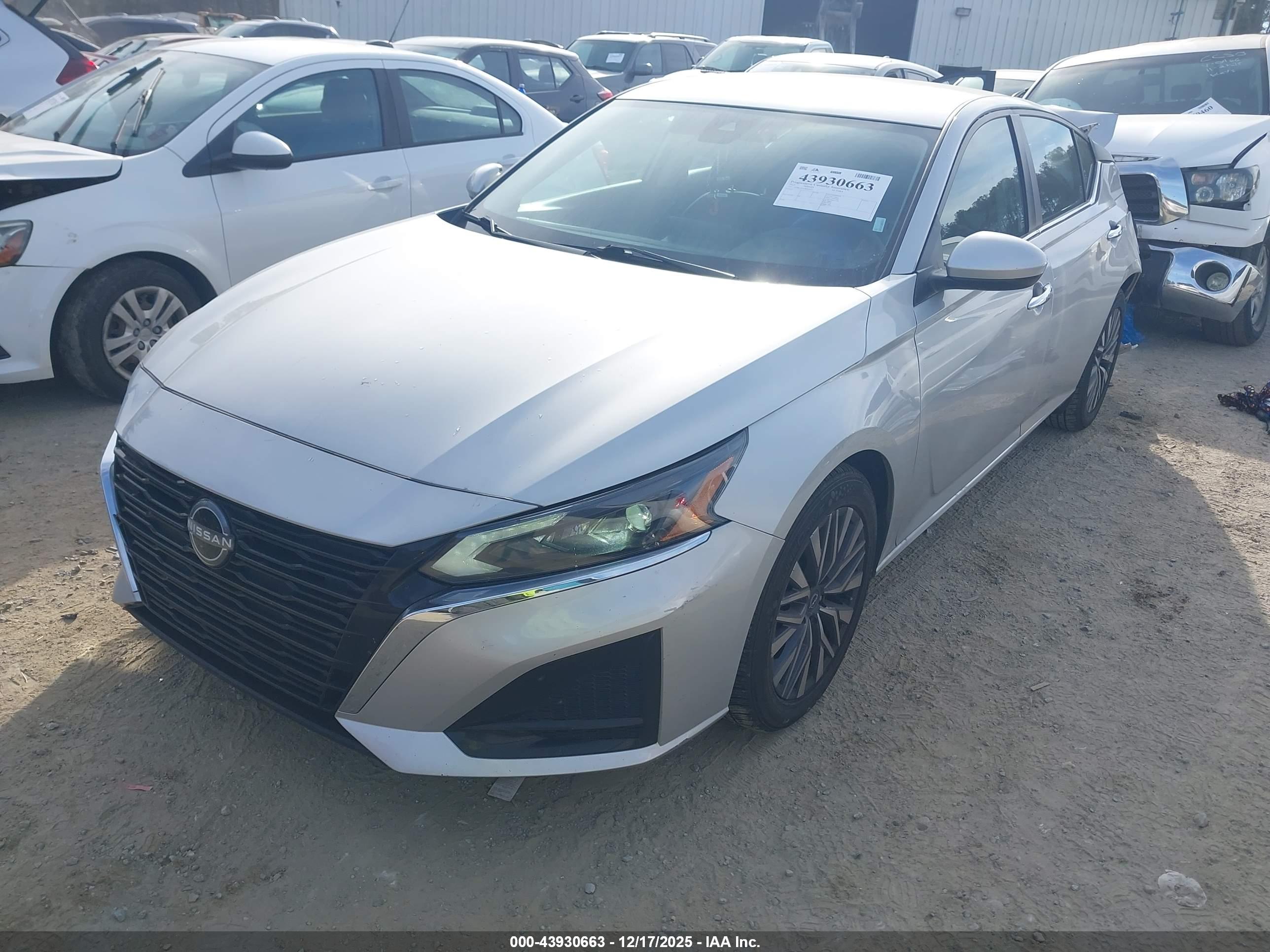 NISSAN ALTIMA image 2
