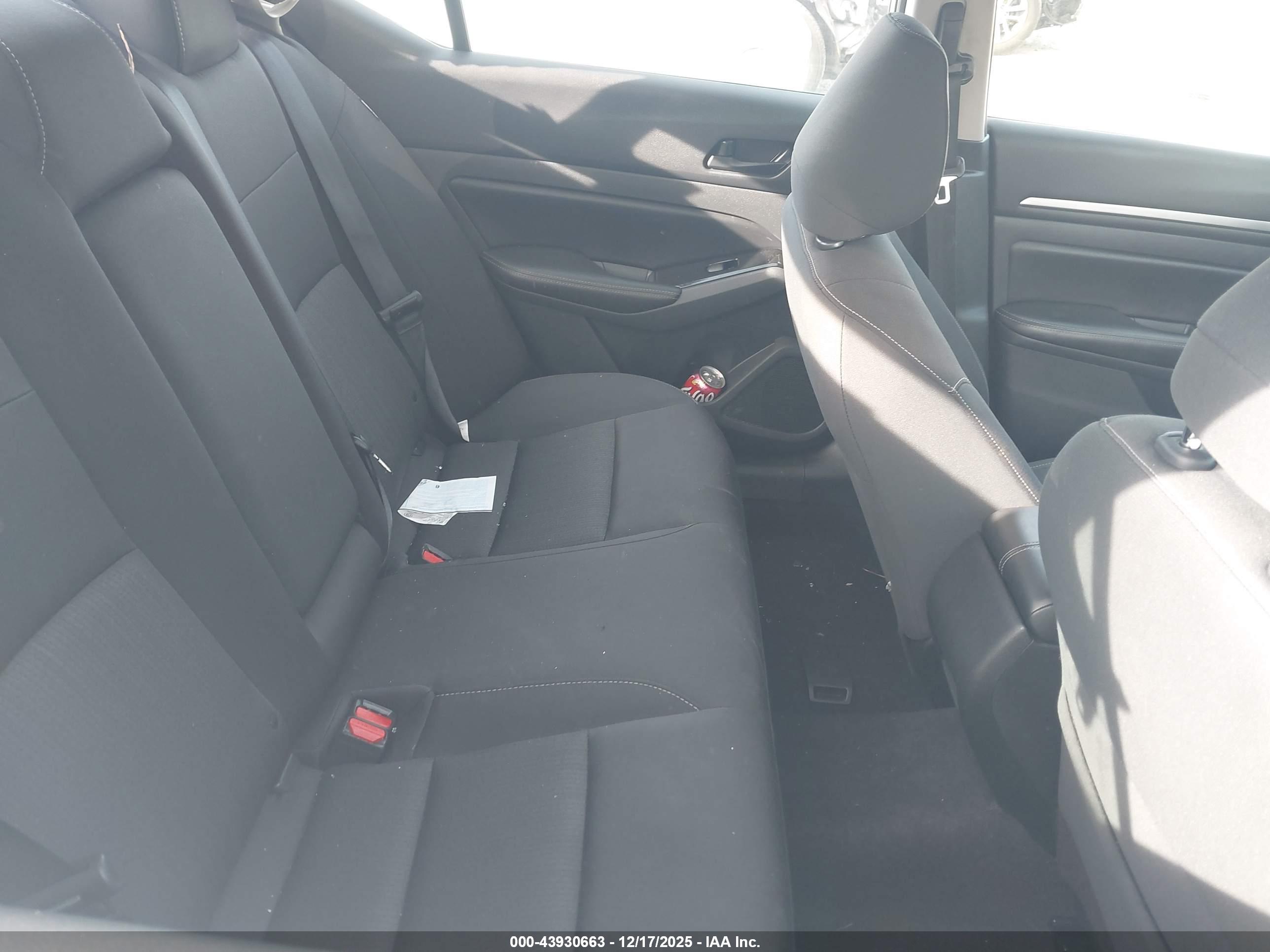NISSAN ALTIMA image 8