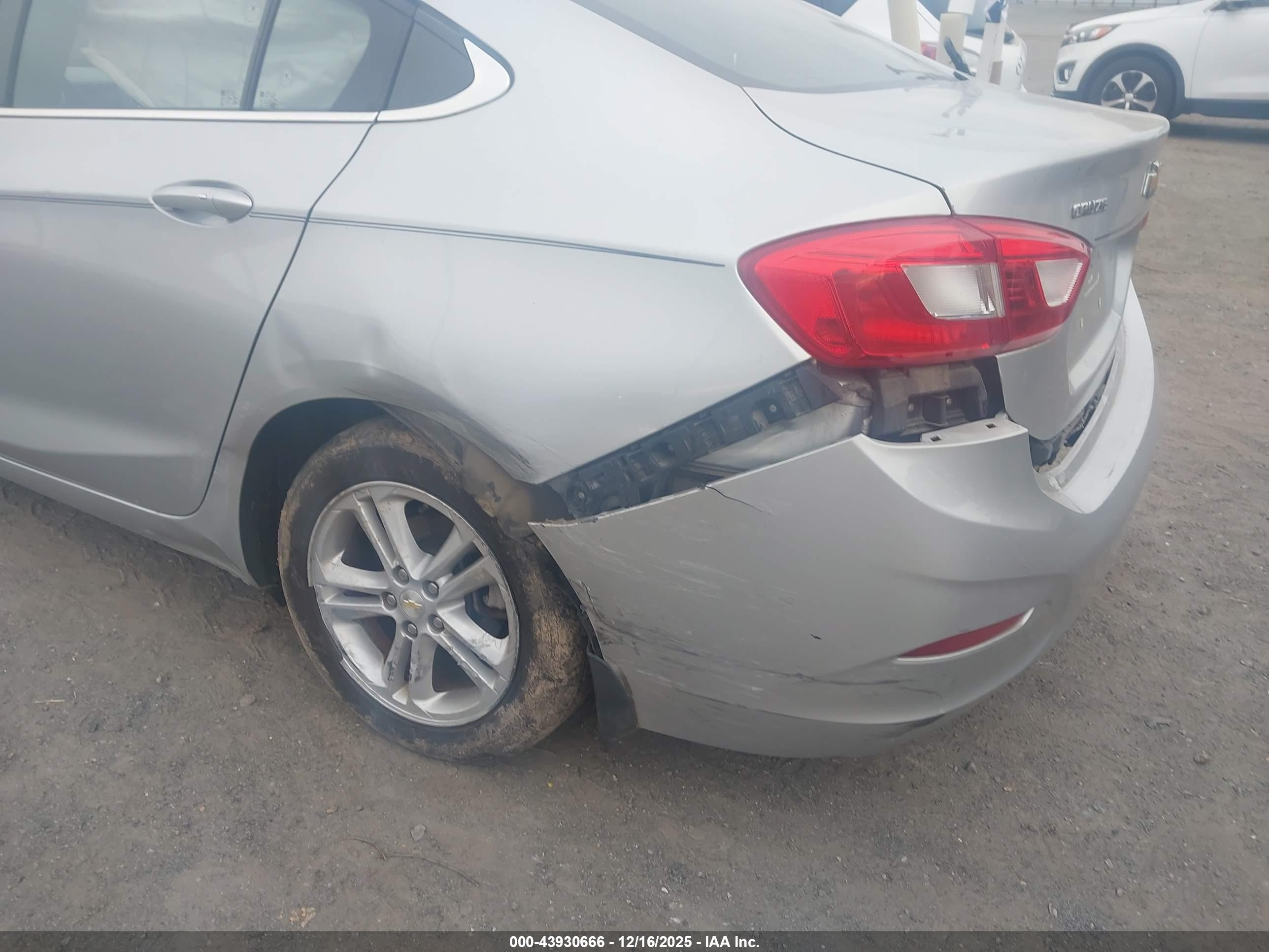 CHEVROLET CRUZE image 6