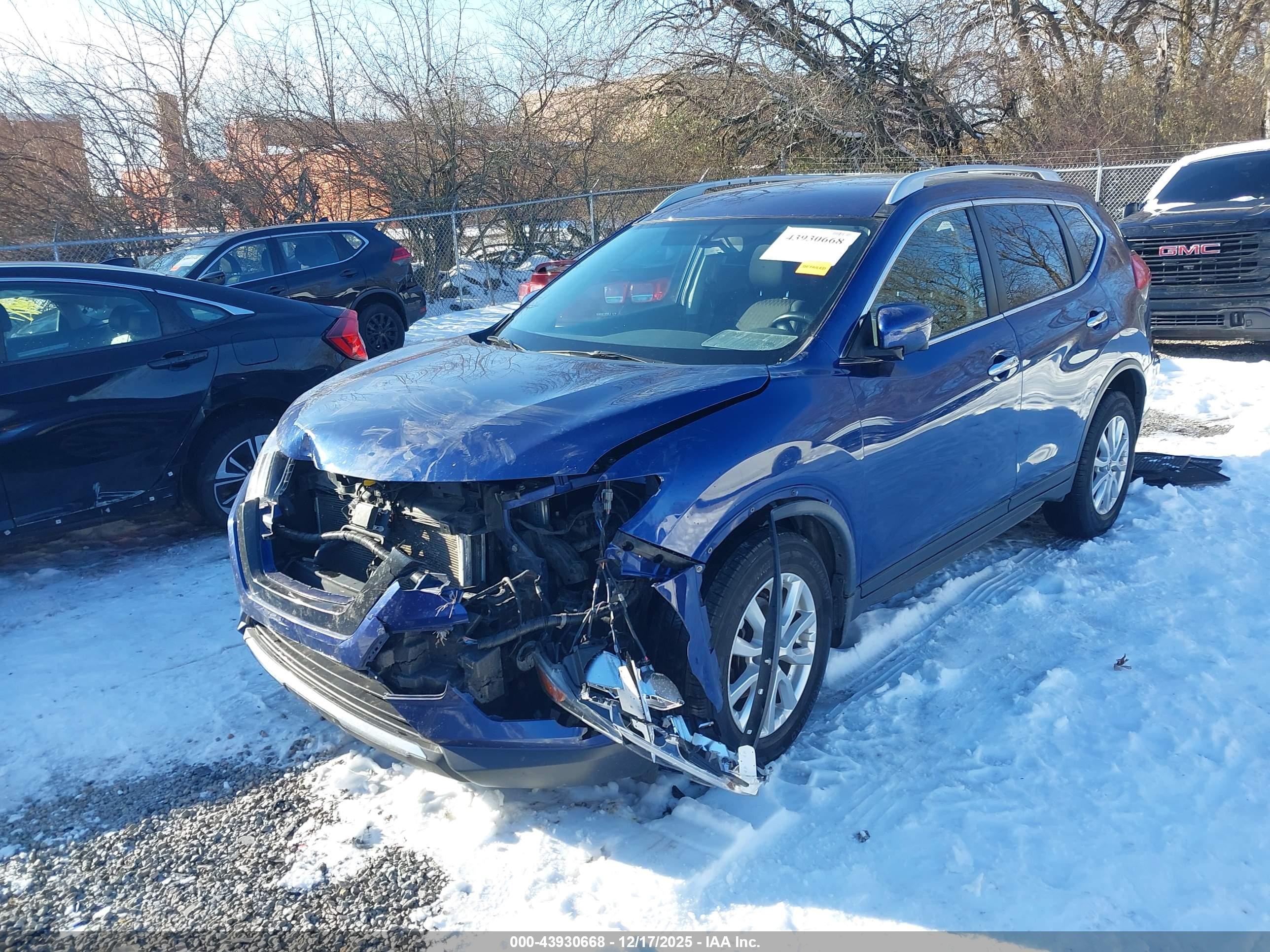 NISSAN ROGUE image 2