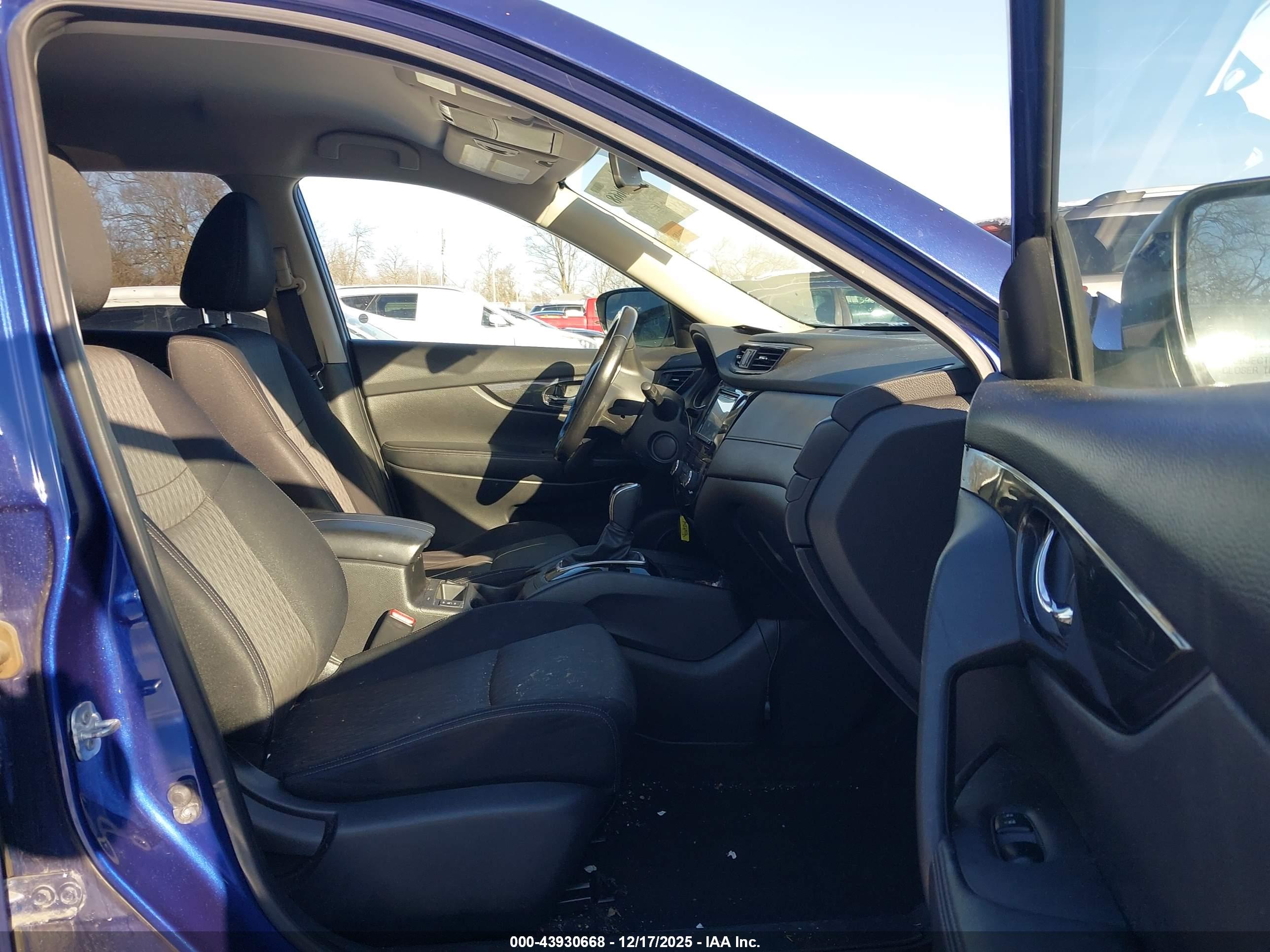 NISSAN ROGUE image 5