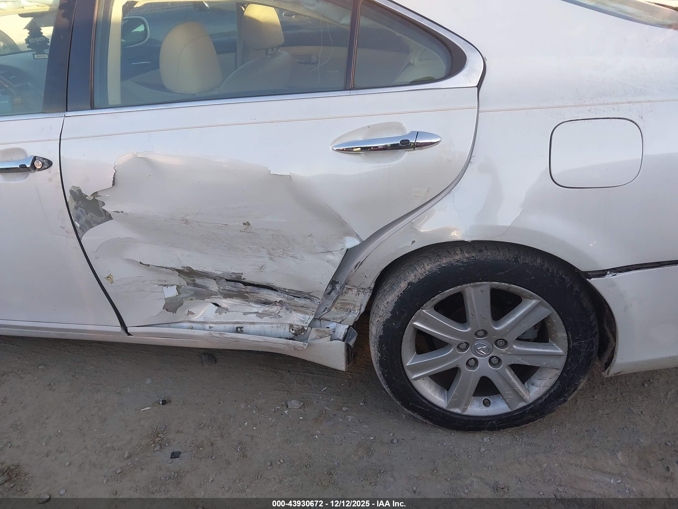 LEXUS ES image 6