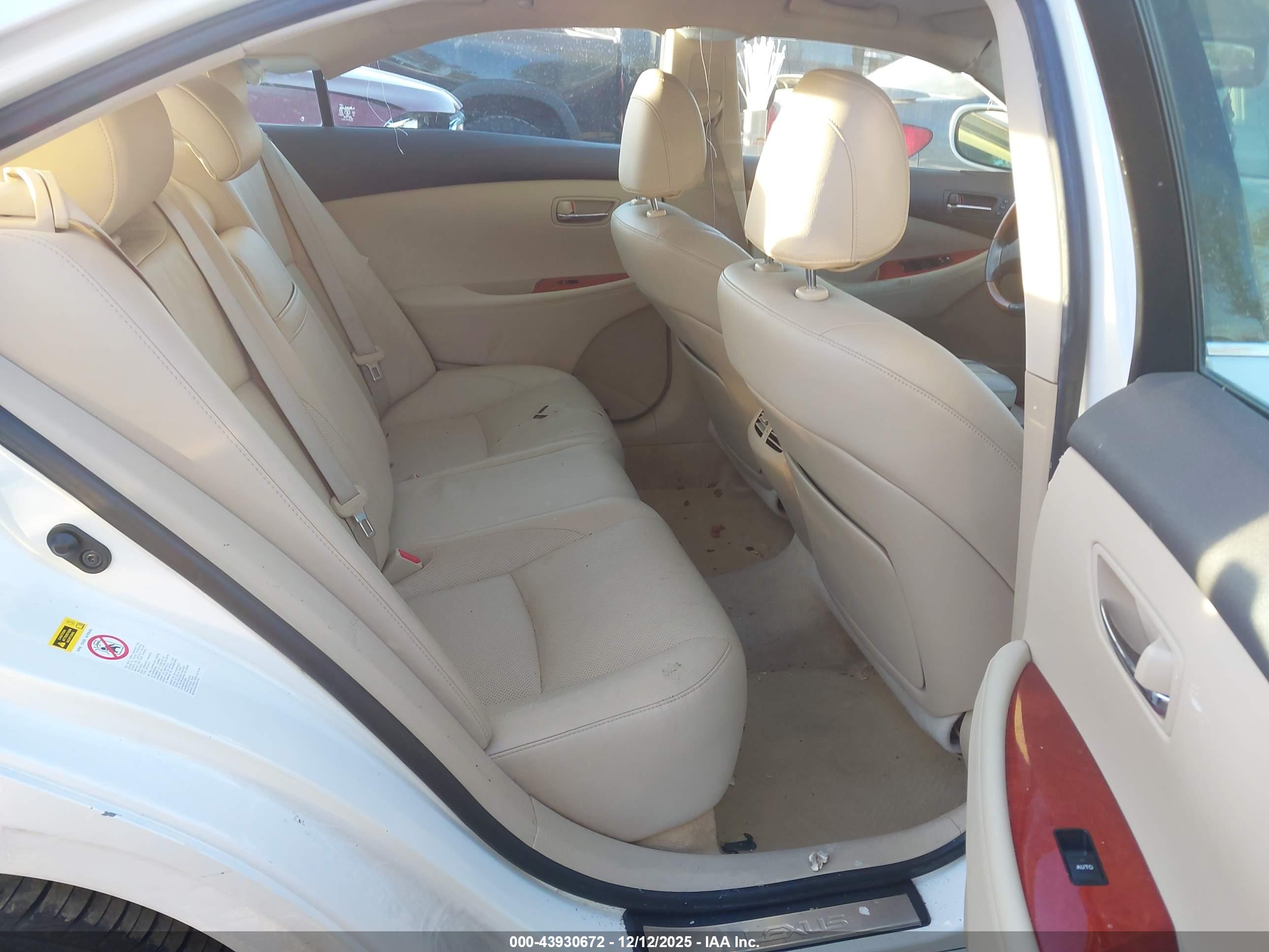 LEXUS ES image 8