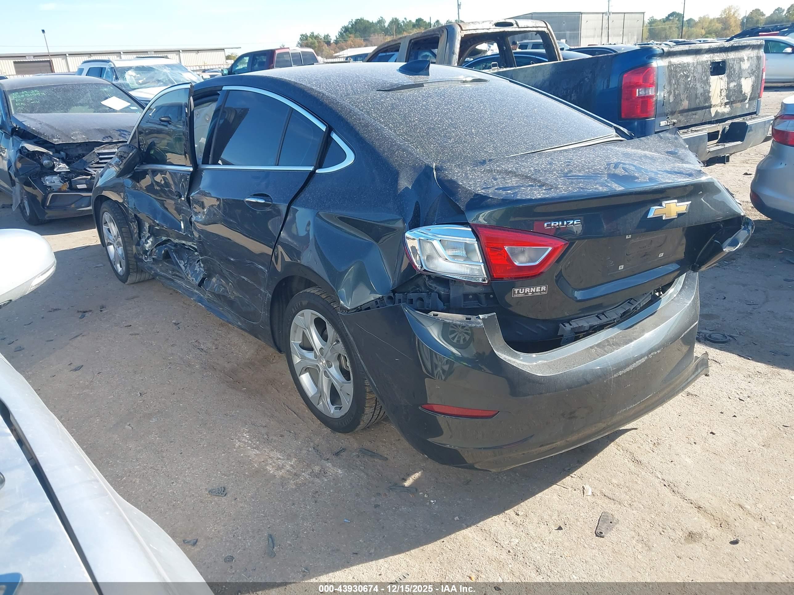 CHEVROLET CRUZE image 3