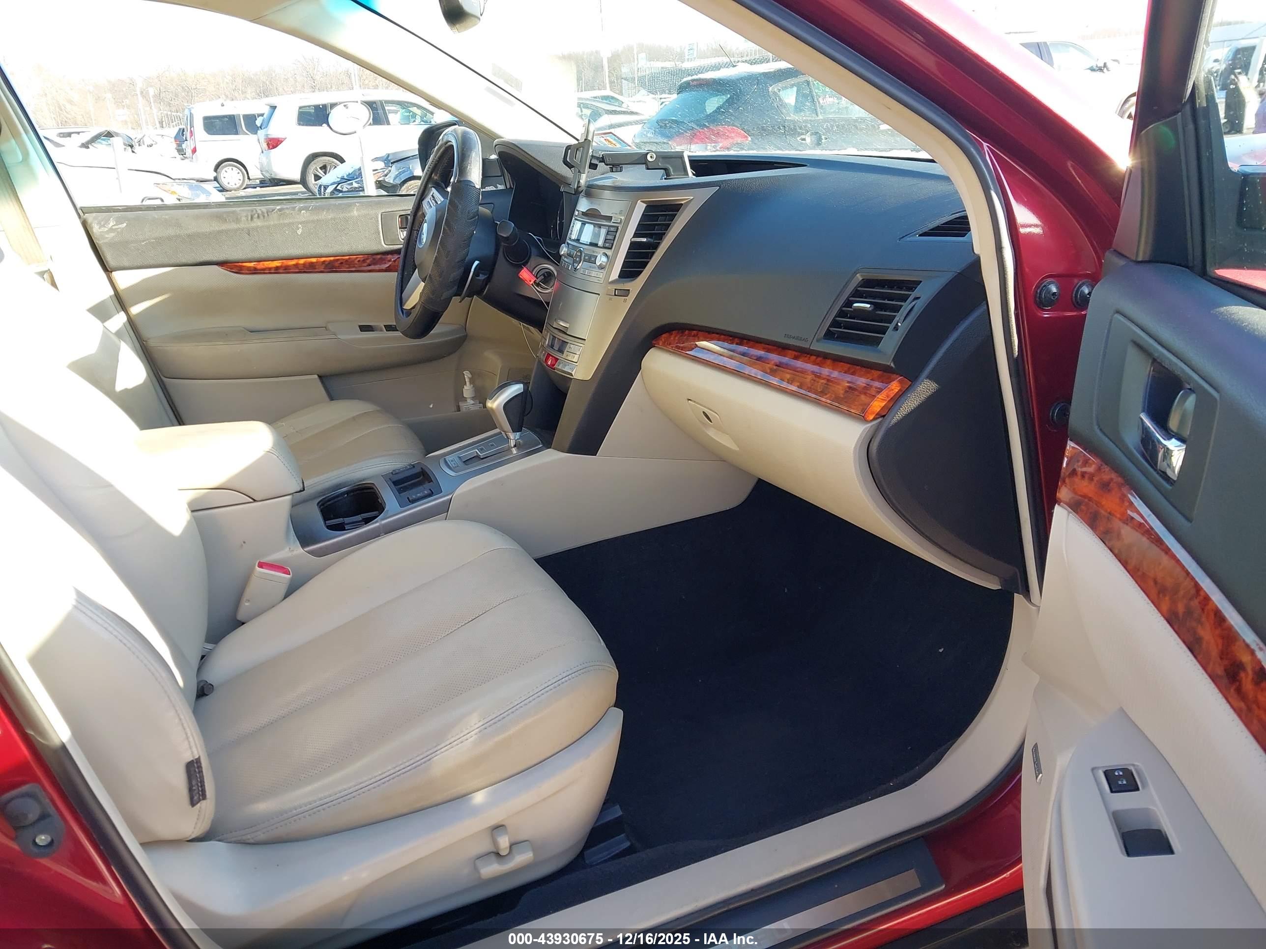SUBARU OUTBACK image 5