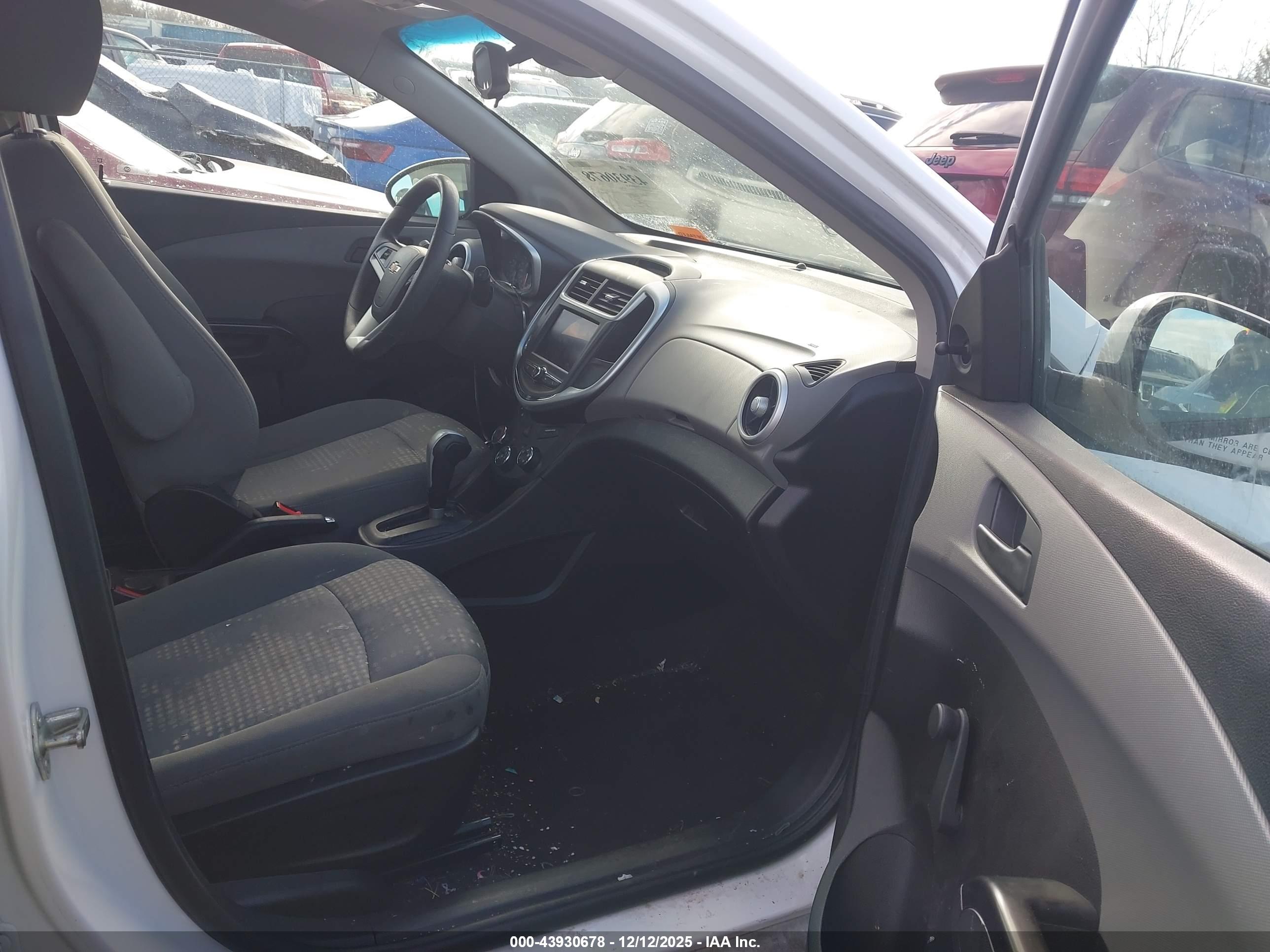 CHEVROLET SONIC image 5