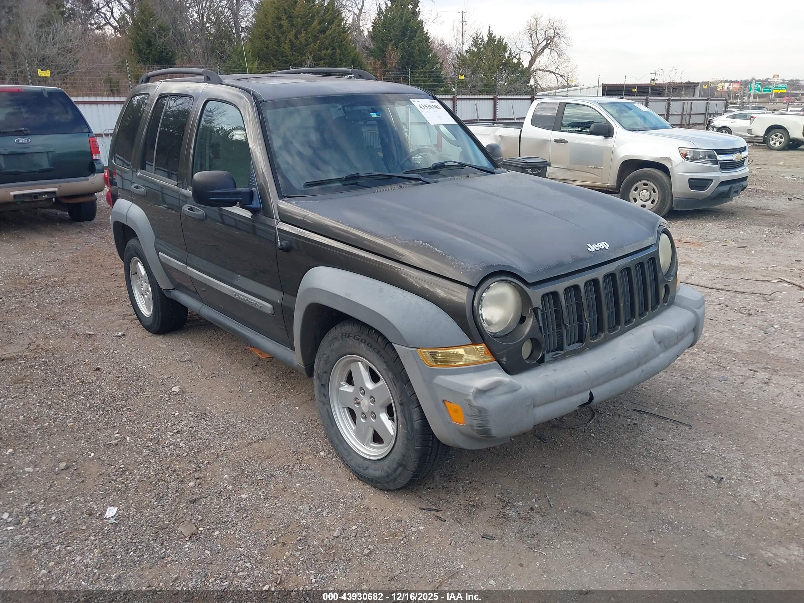 JEEP LIBERTY image 3