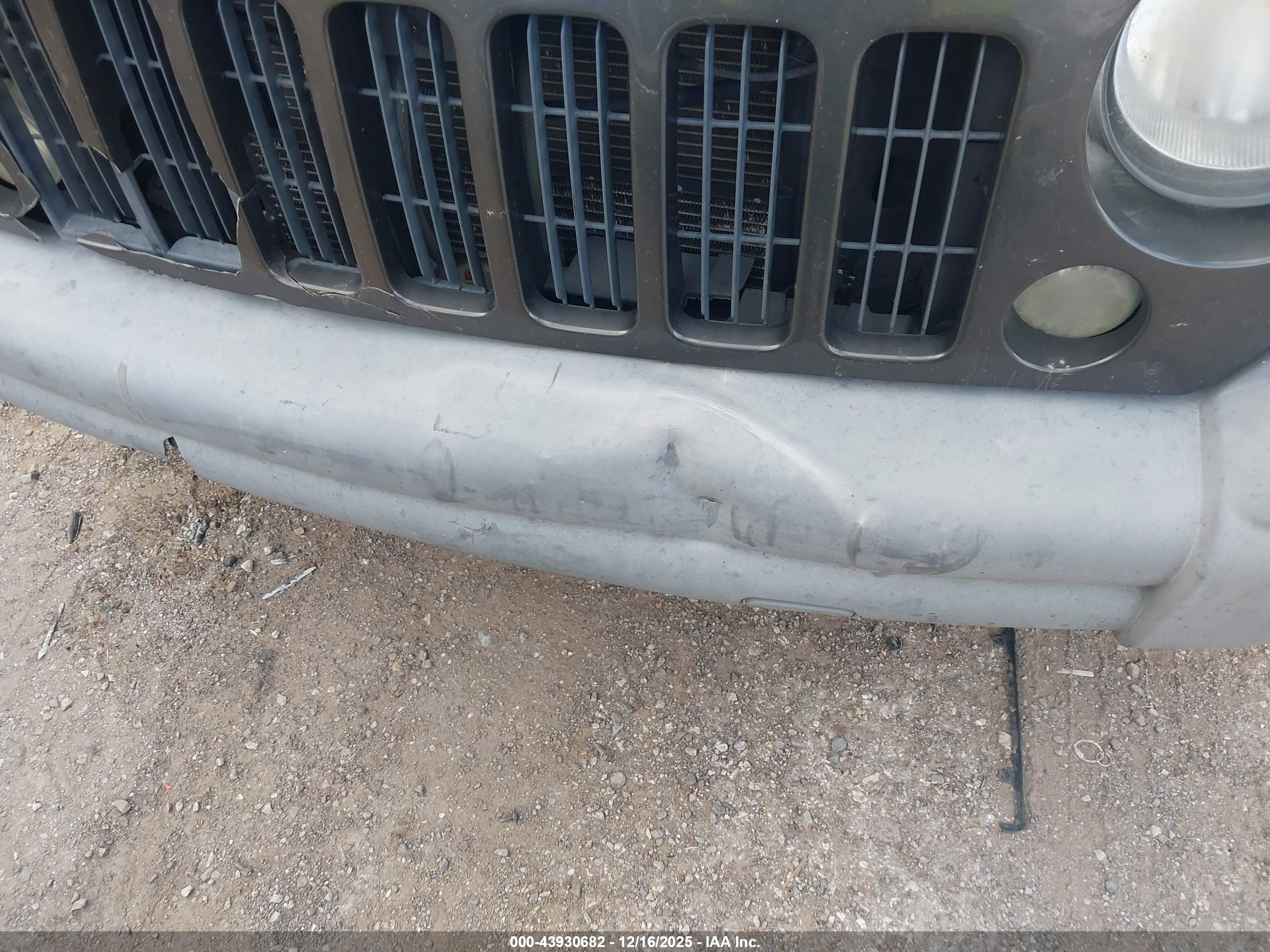 JEEP LIBERTY image 6