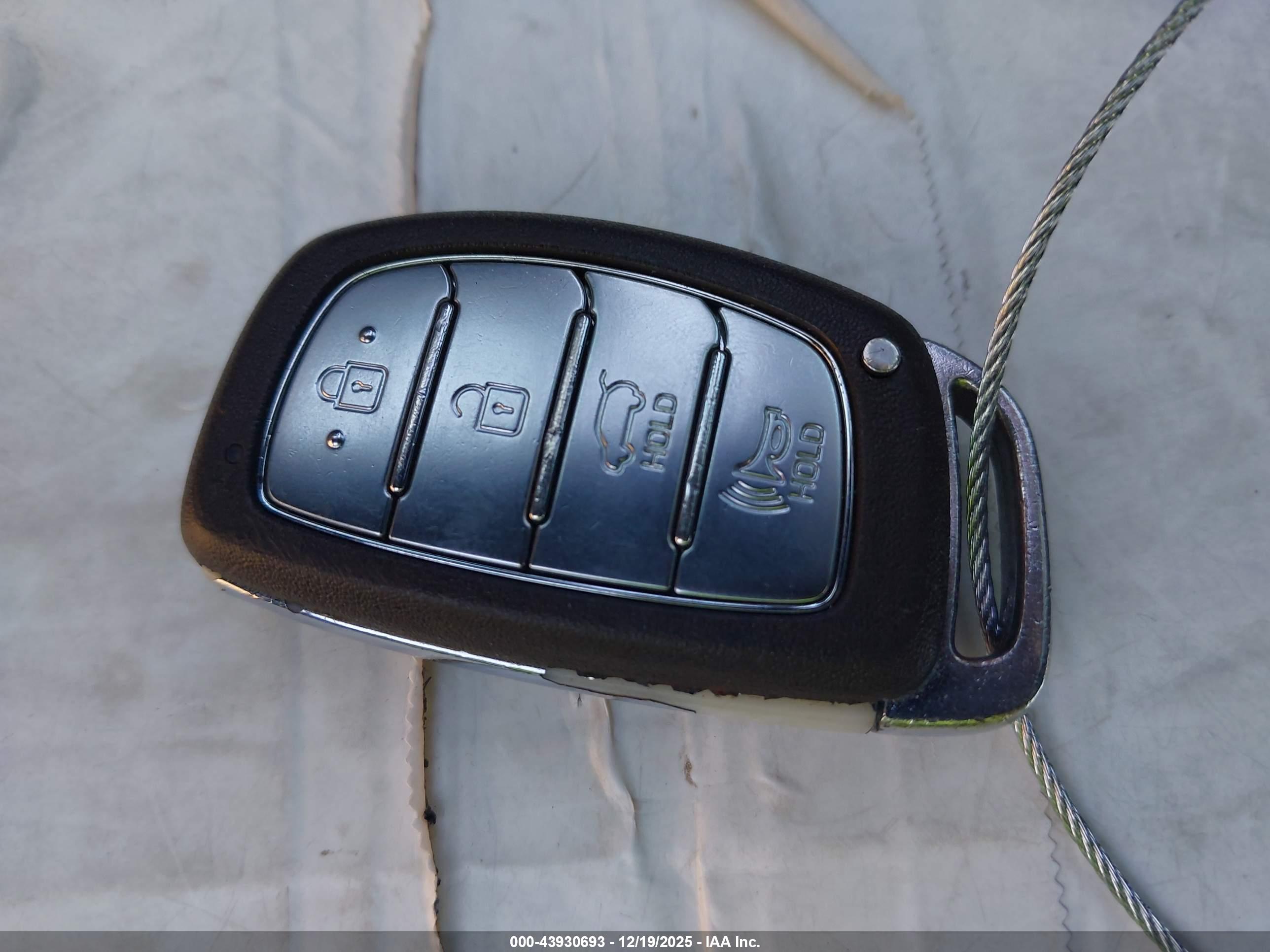 HYUNDAI TUCSON image 11