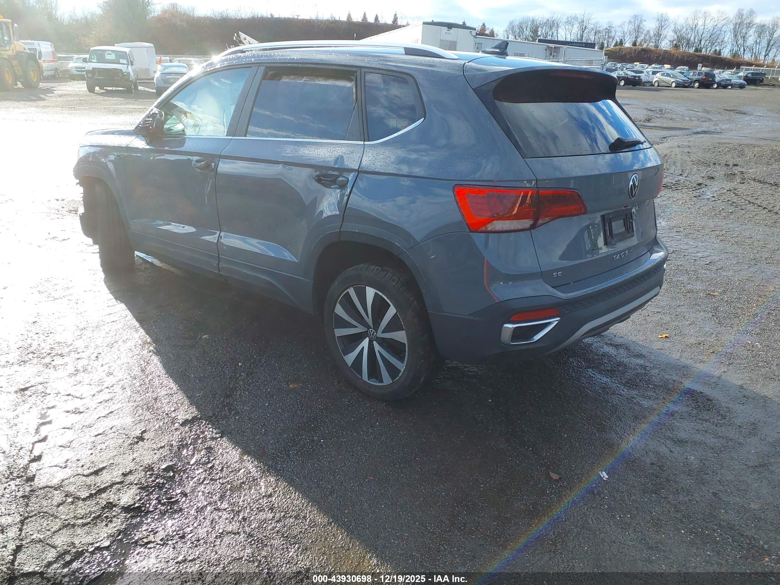 VOLKSWAGEN TAOS image 3