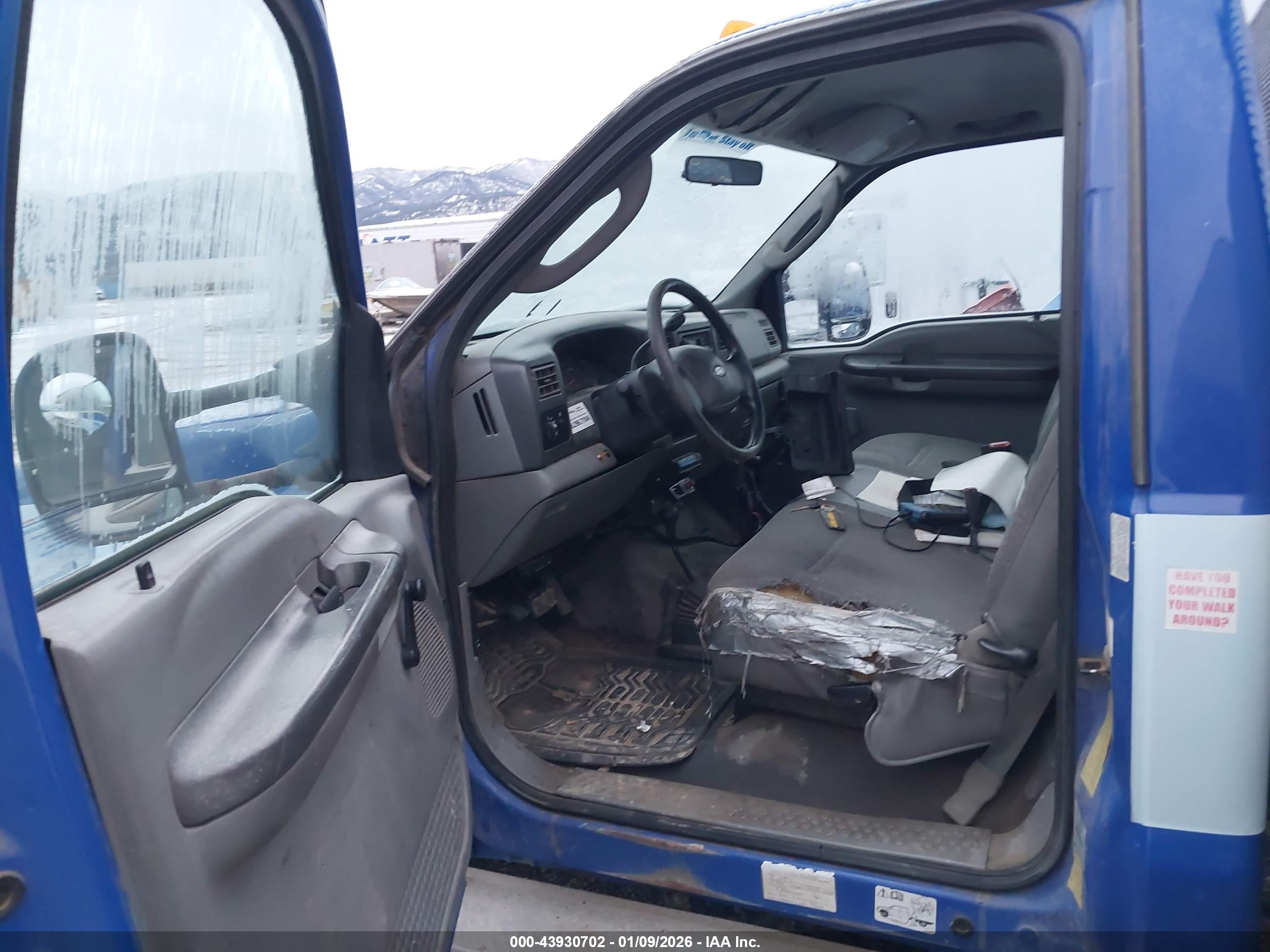 FORD F-550 image 7
