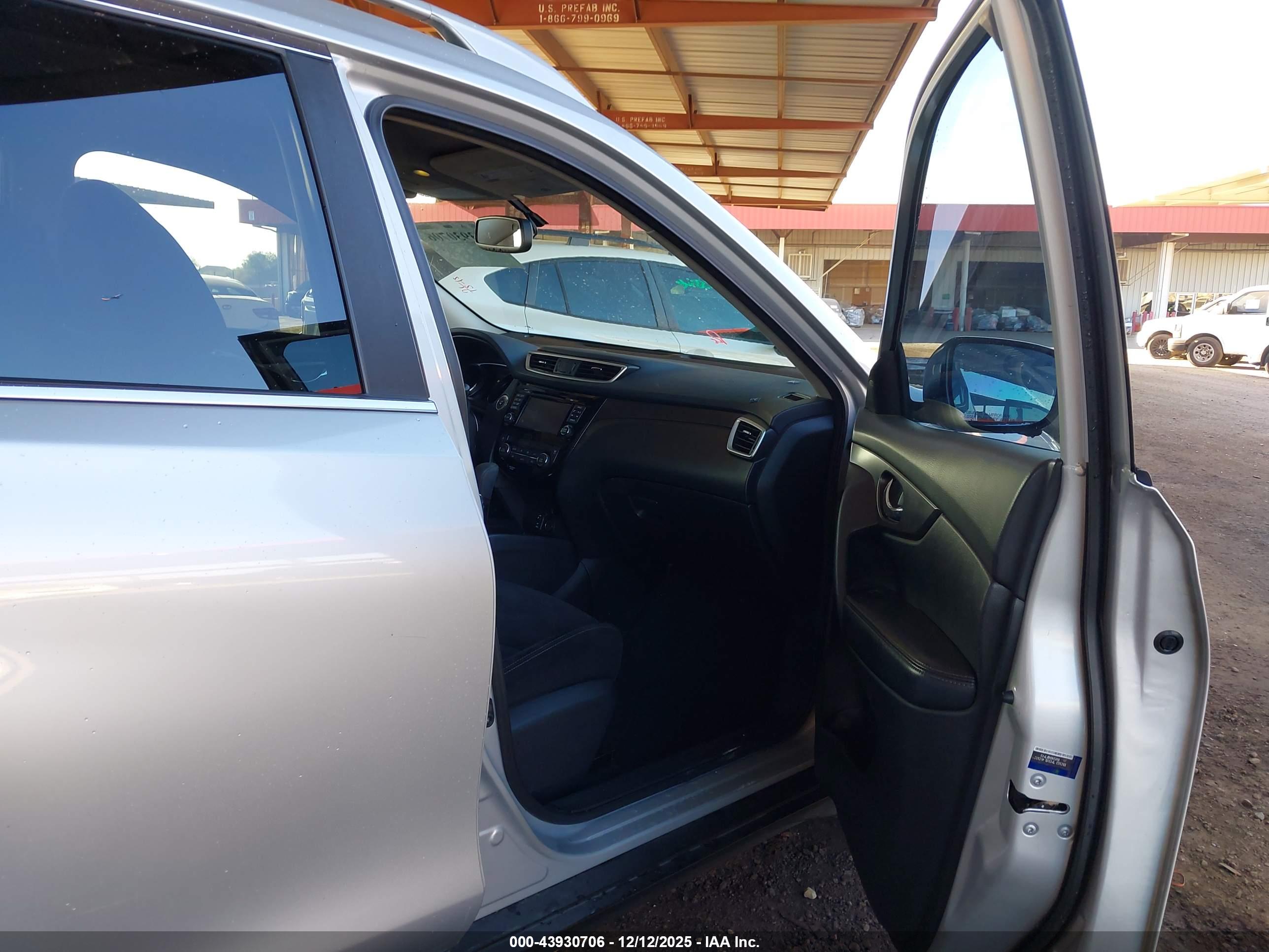 NISSAN ROGUE image 5