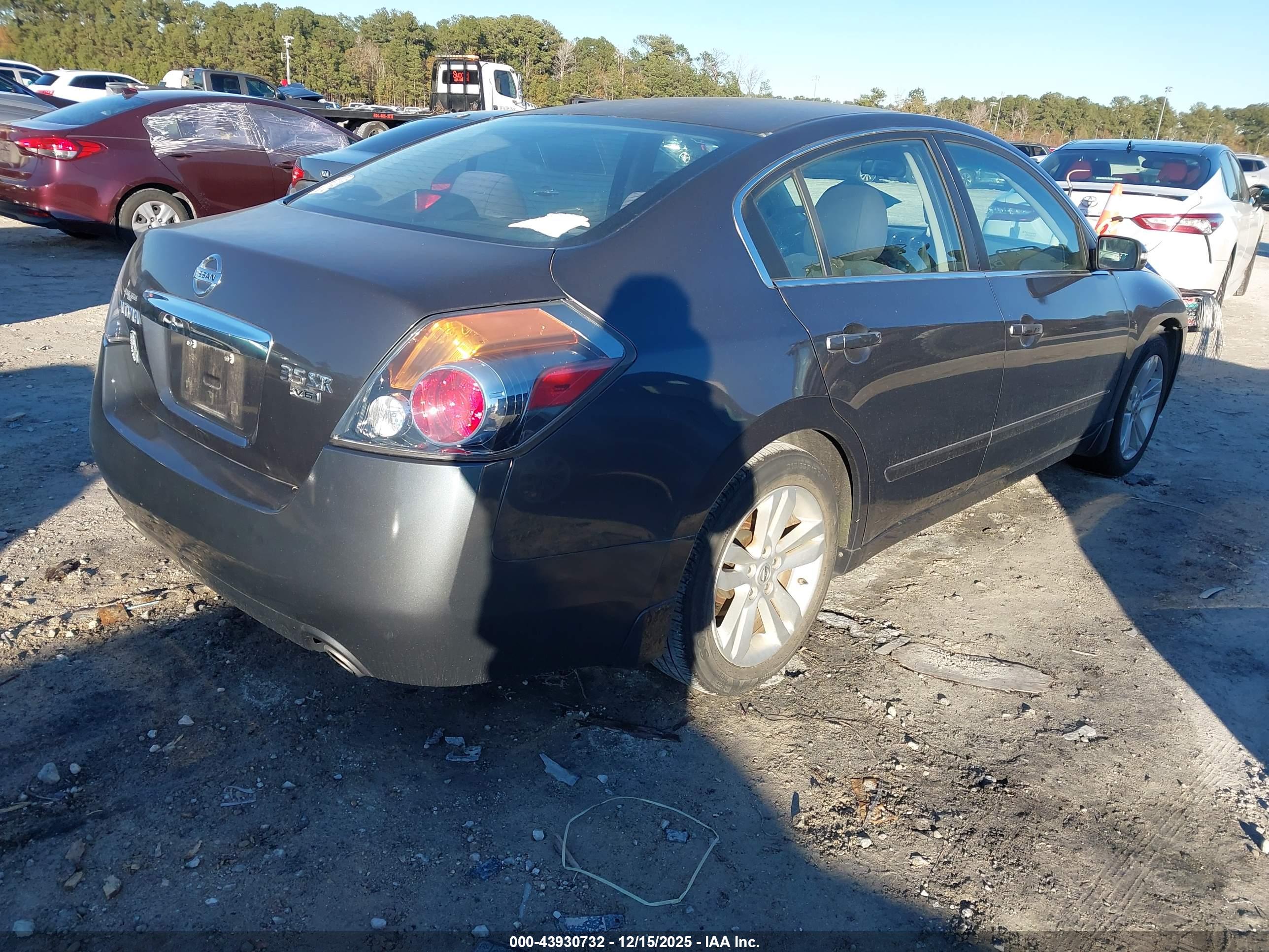 NISSAN ALTIMA image 4