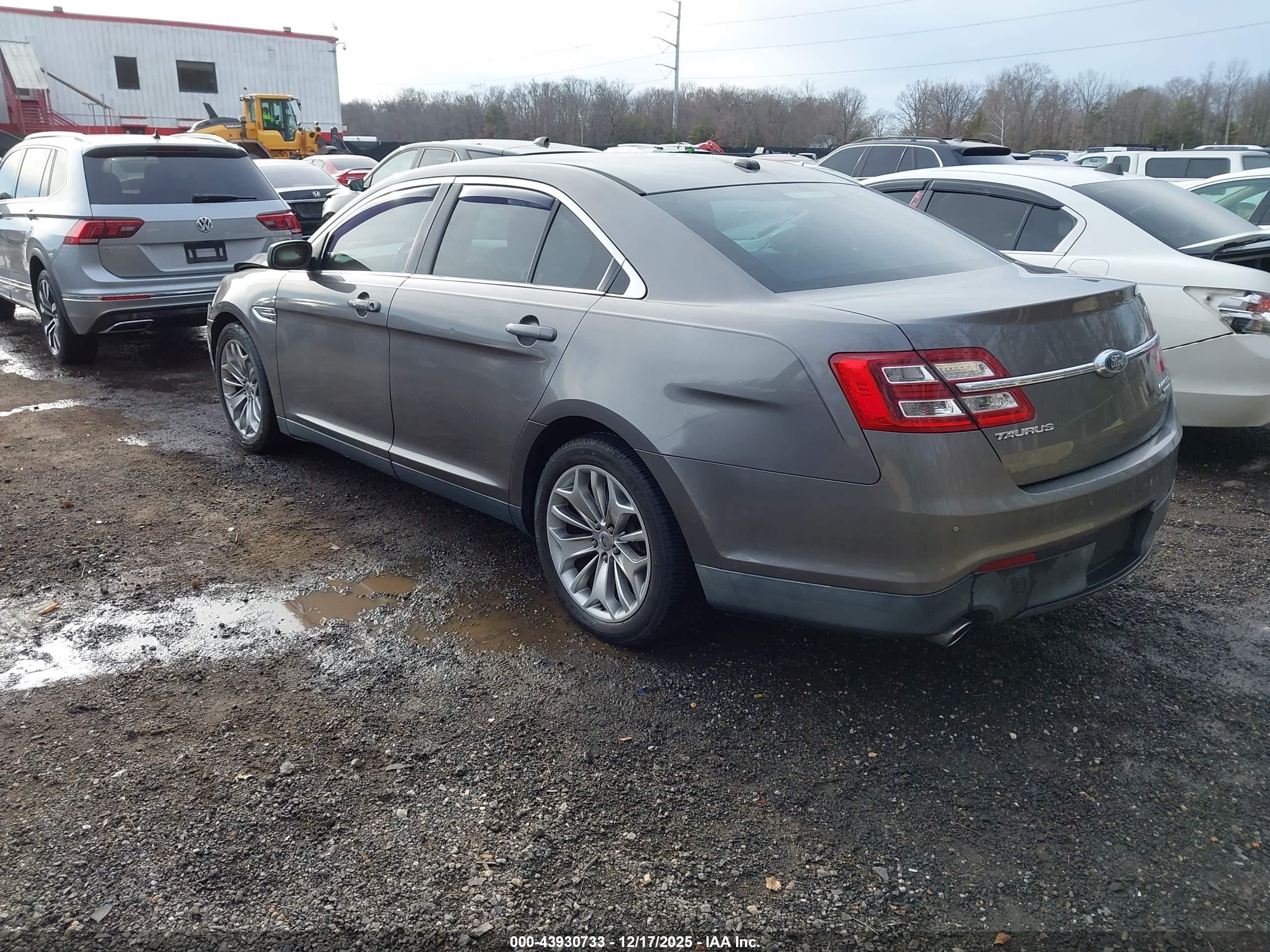 FORD TAURUS image 3