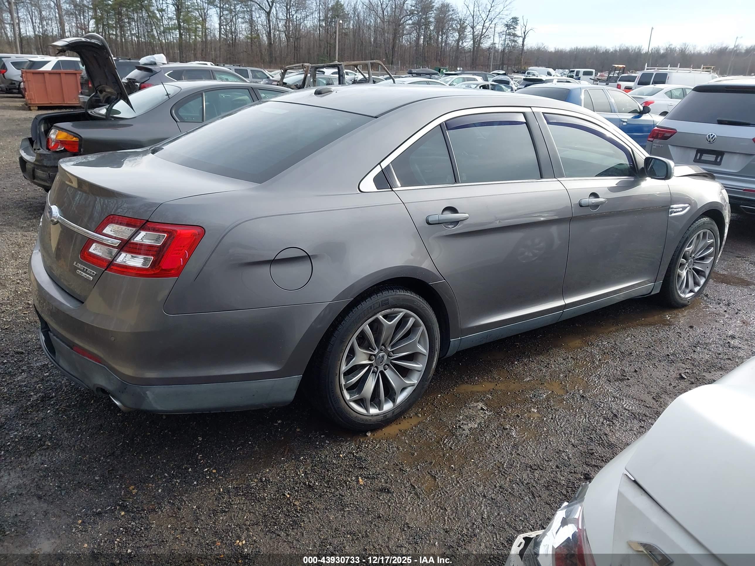 FORD TAURUS image 4