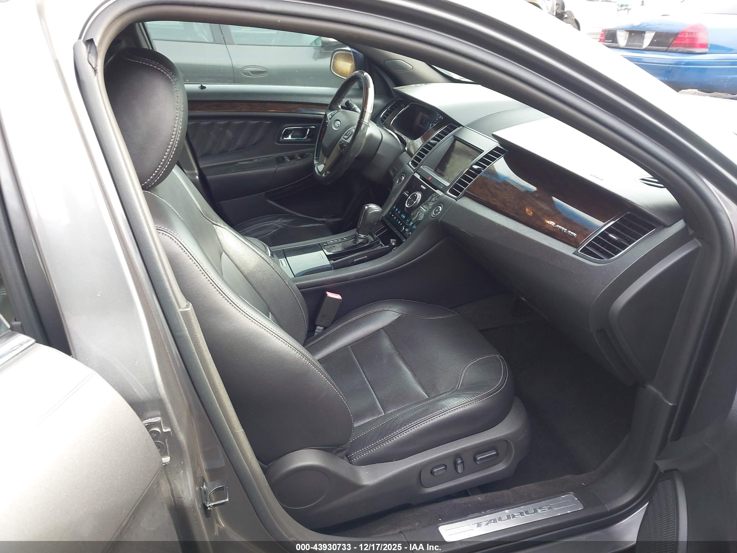 FORD TAURUS image 5