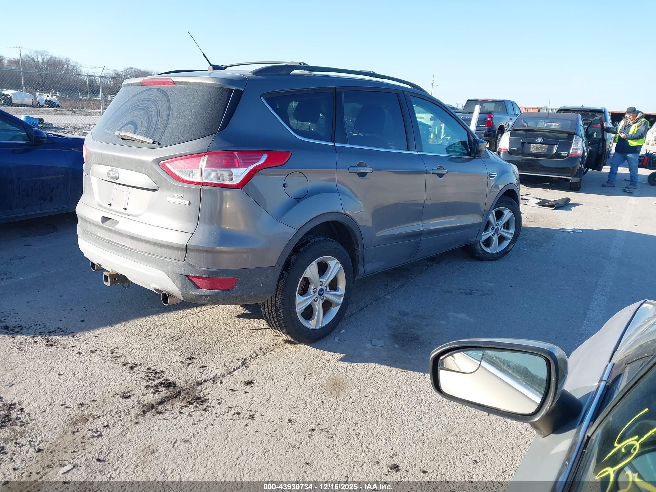 FORD ESCAPE image 4