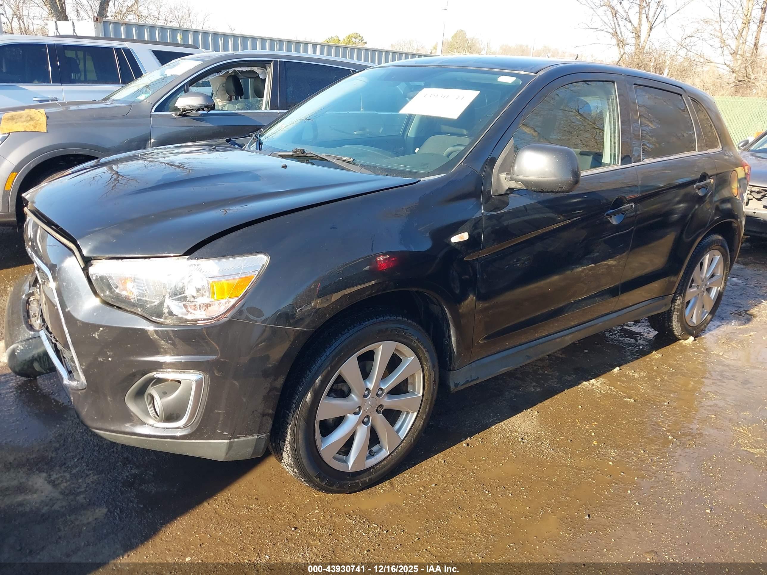 MITSUBISHI OUTLANDER image 2