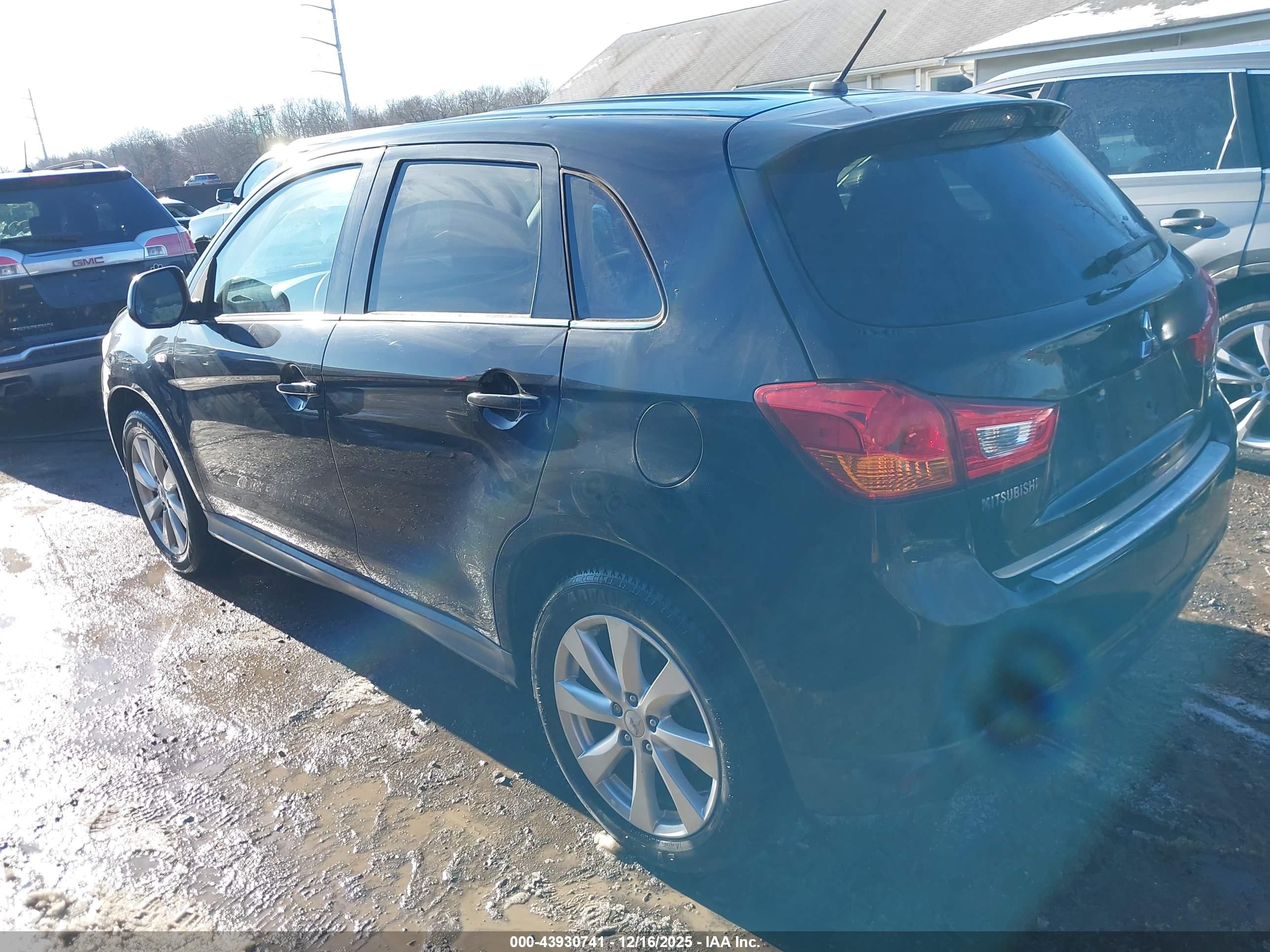 MITSUBISHI OUTLANDER image 3