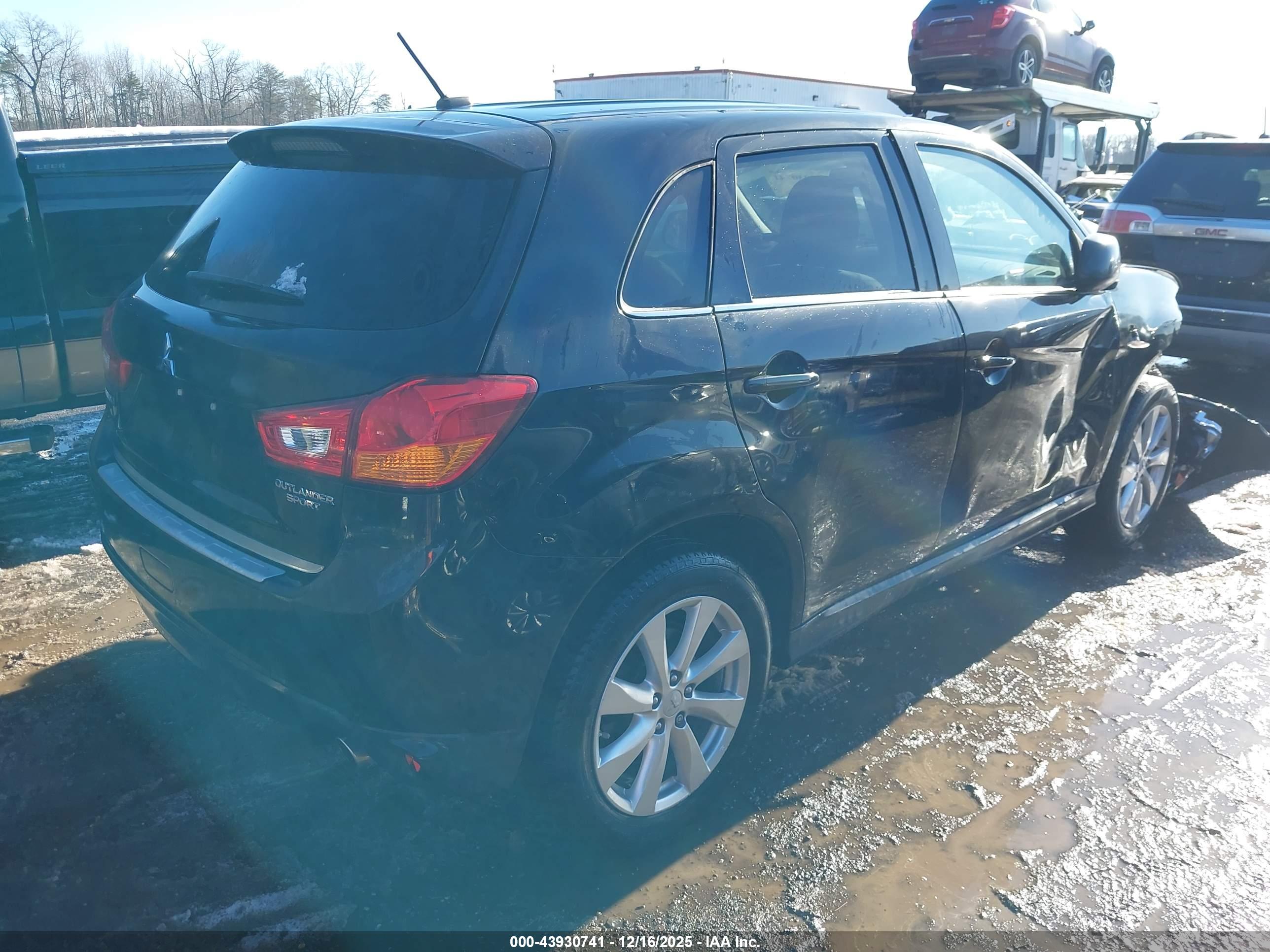MITSUBISHI OUTLANDER image 4
