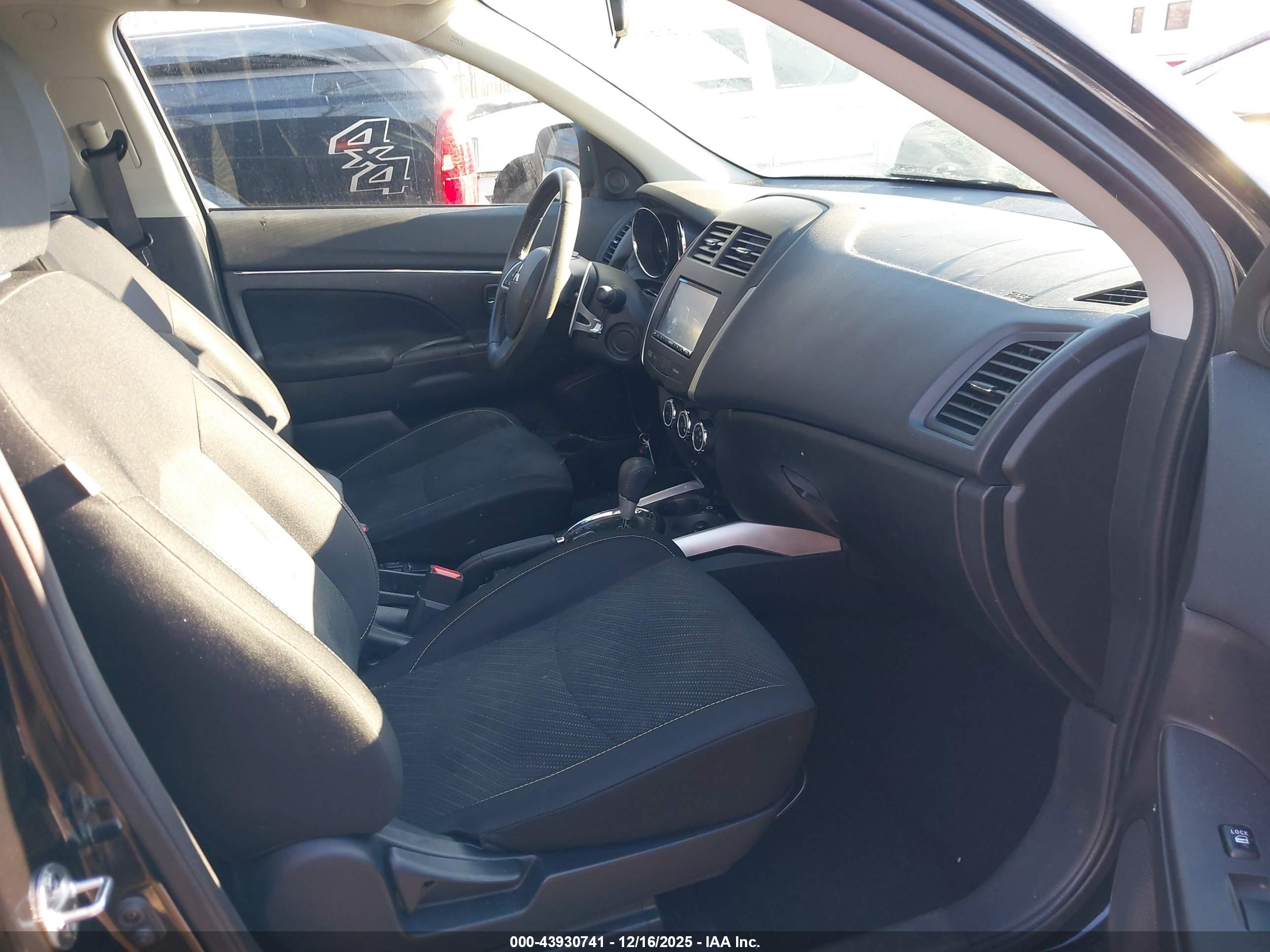 MITSUBISHI OUTLANDER image 5