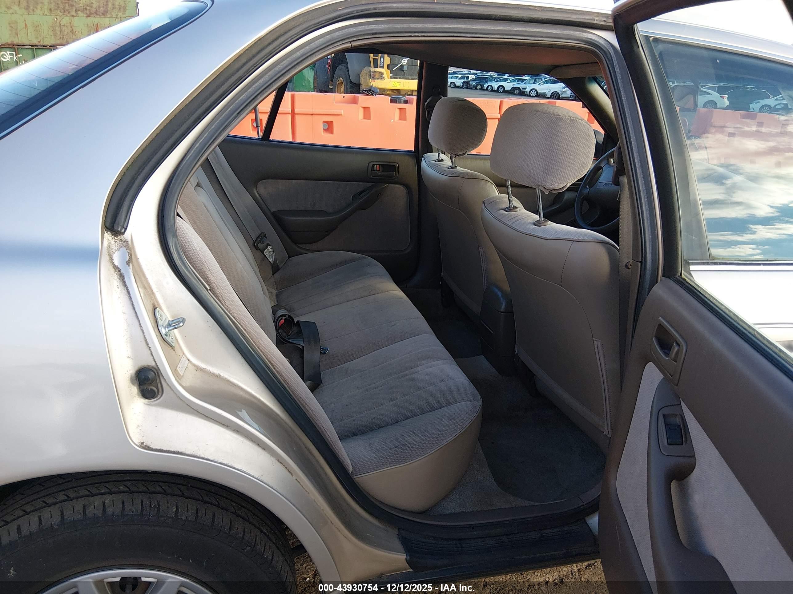 TOYOTA CAMRY image 8