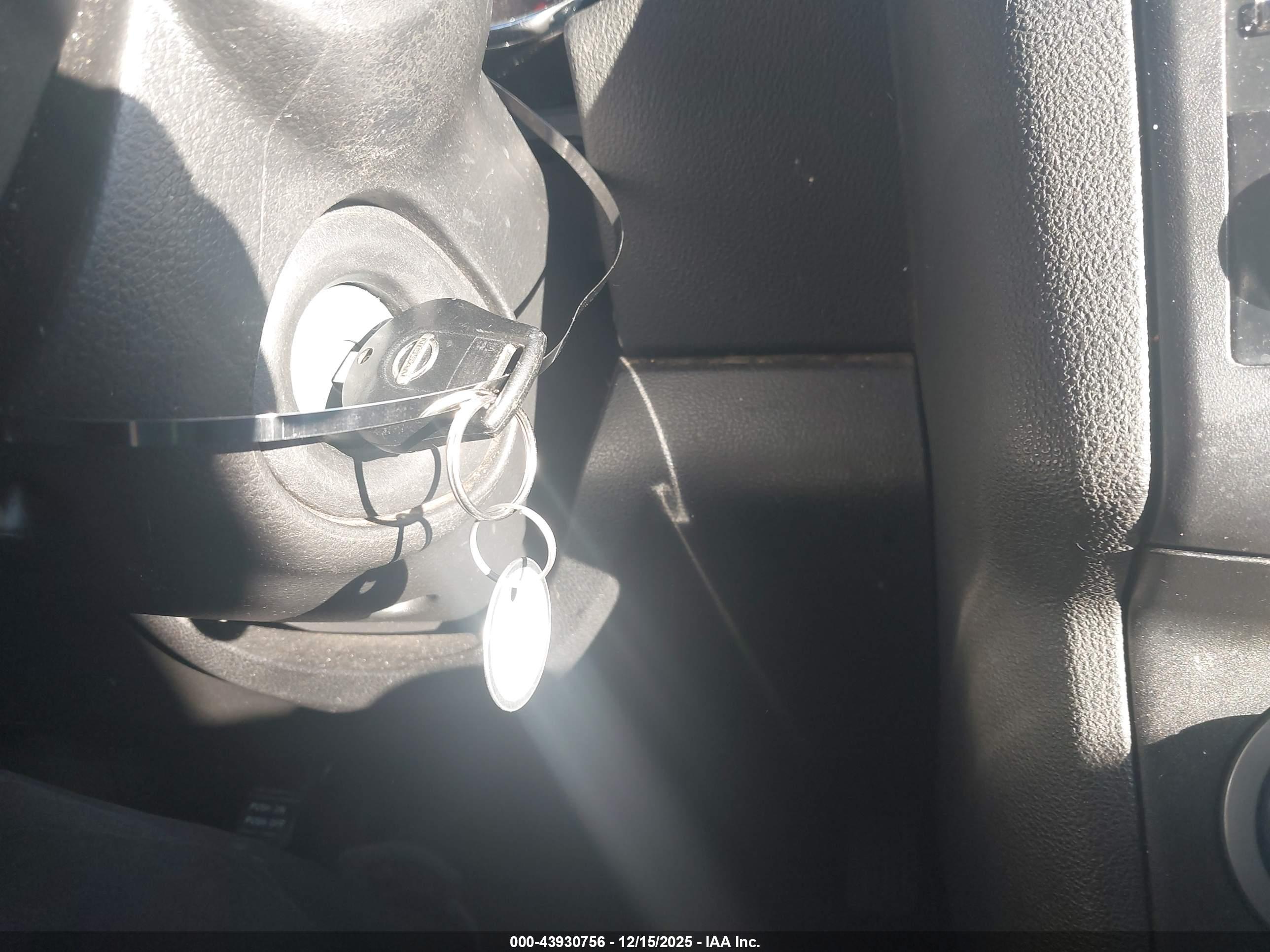 NISSAN ROGUE image 11