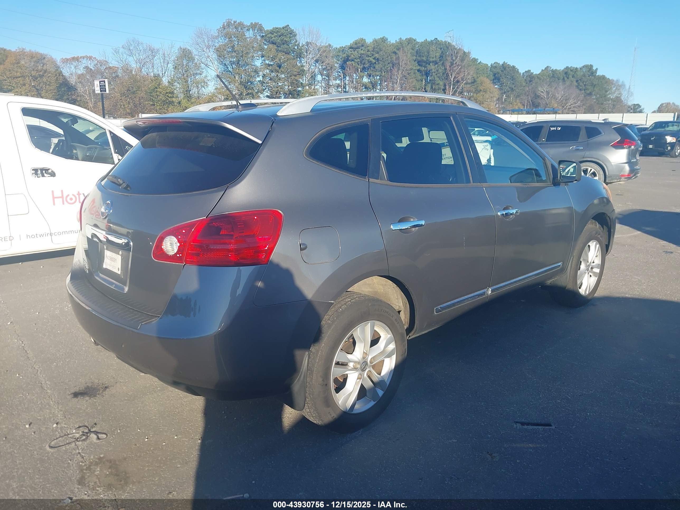 NISSAN ROGUE image 4