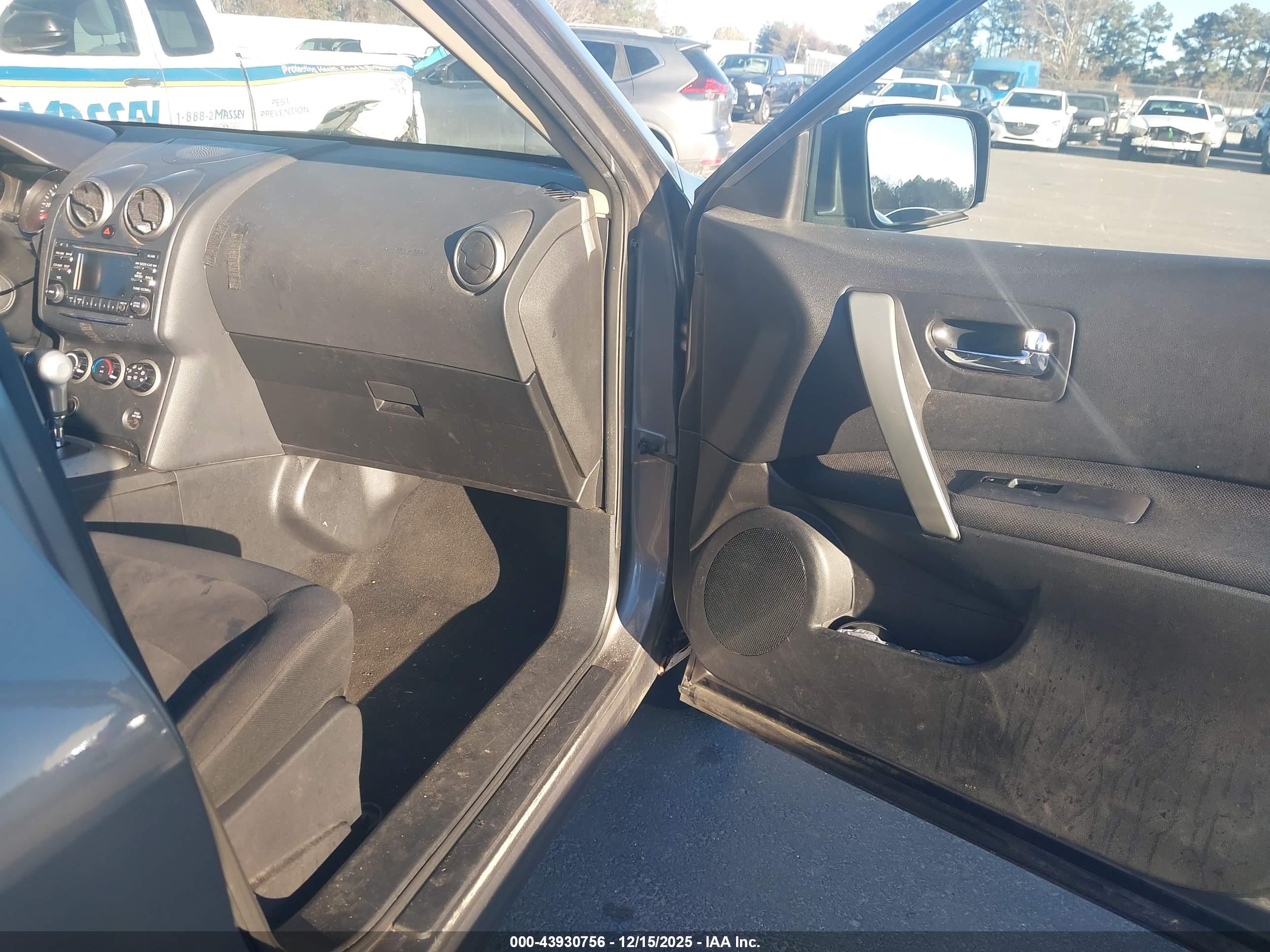 NISSAN ROGUE image 5