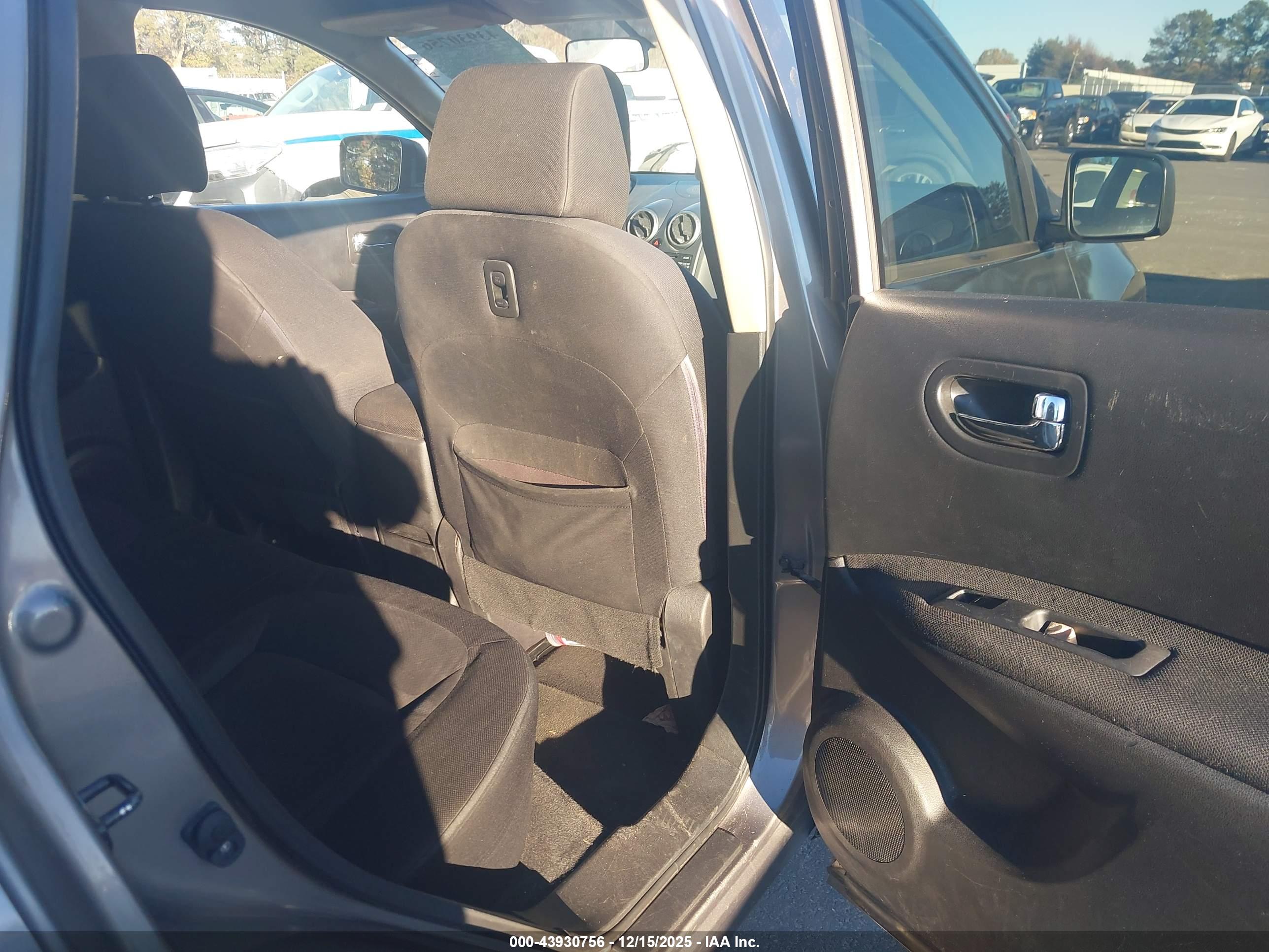 NISSAN ROGUE image 8
