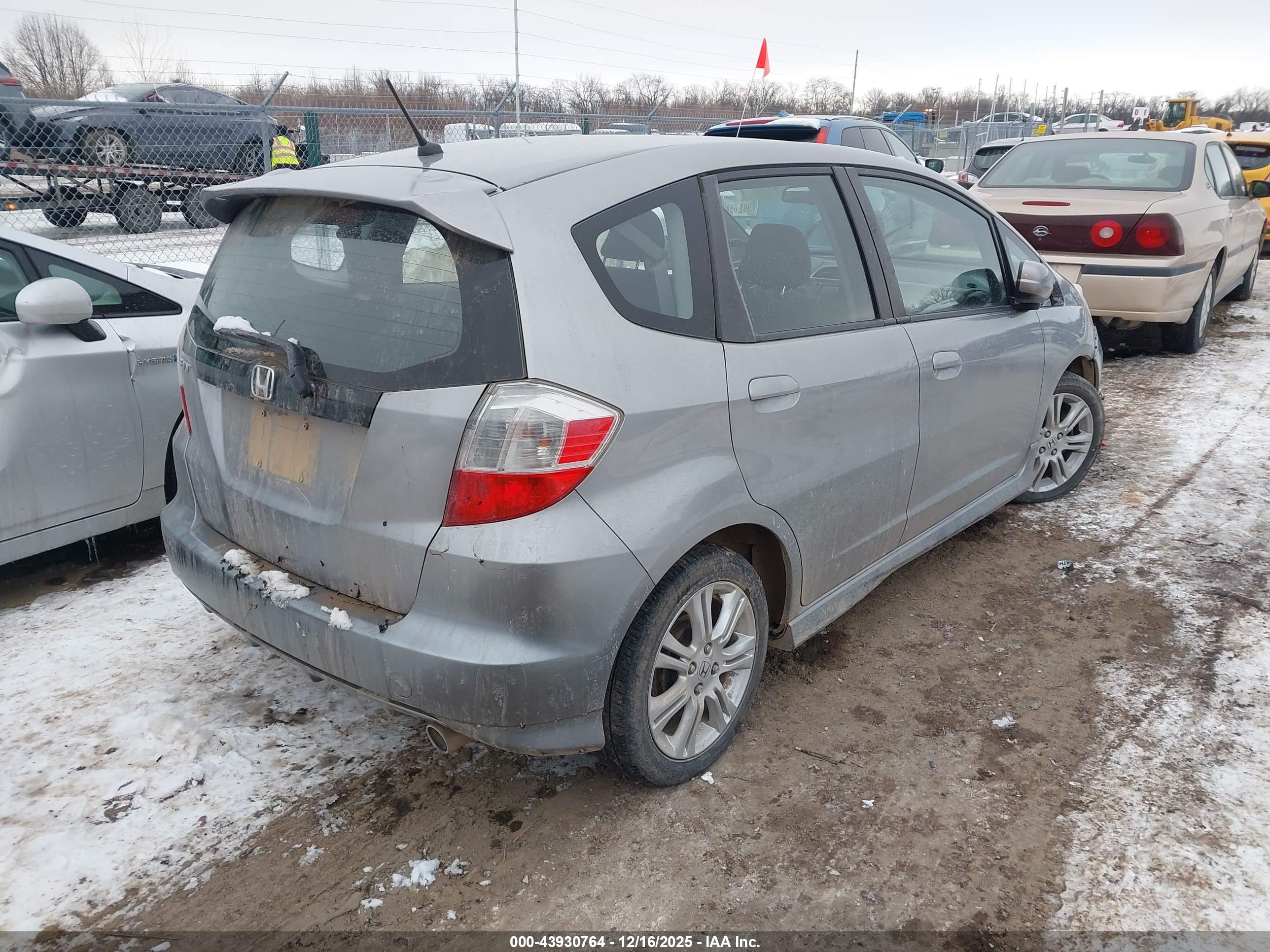 HONDA FIT image 4