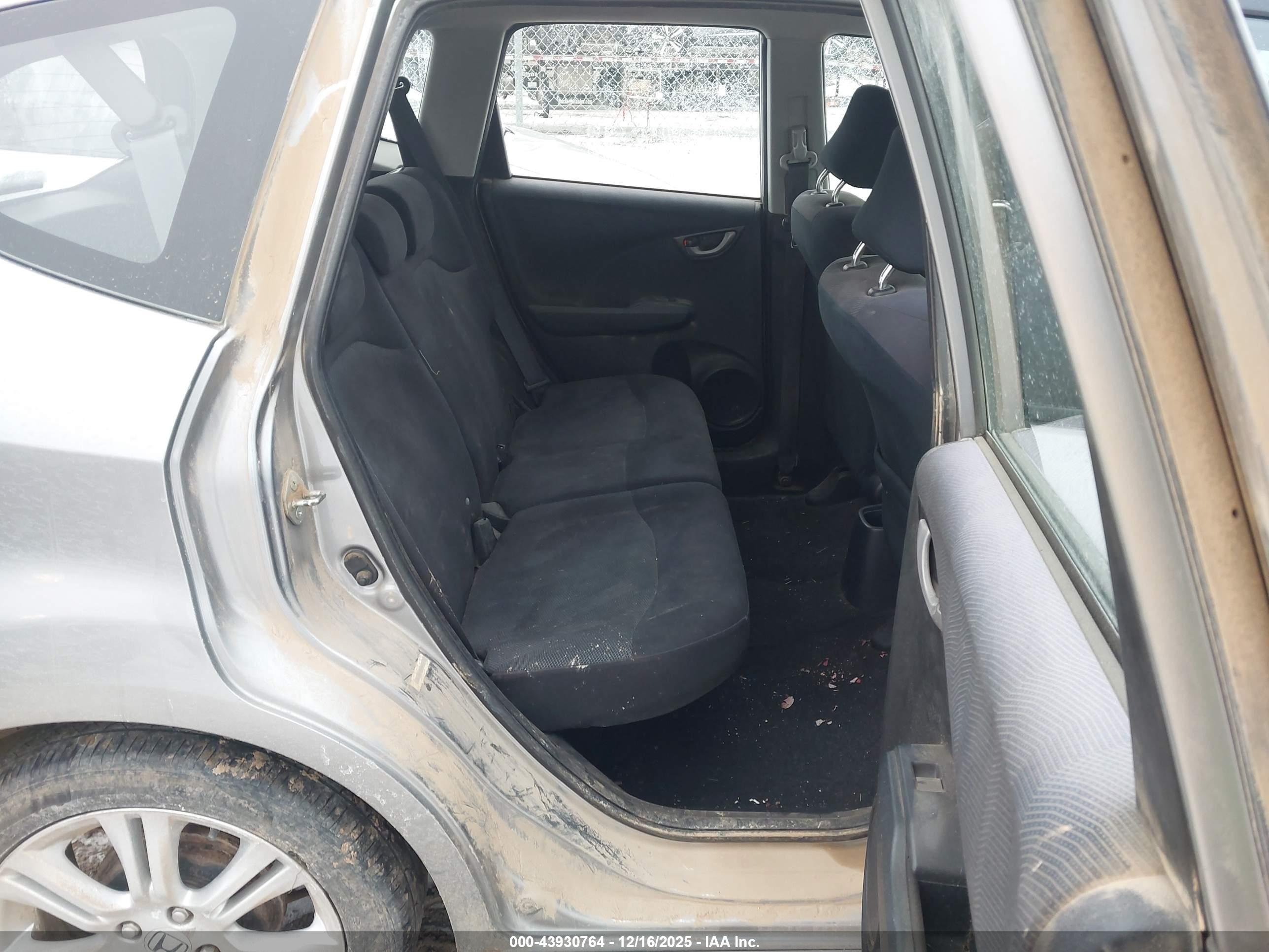 HONDA FIT image 8