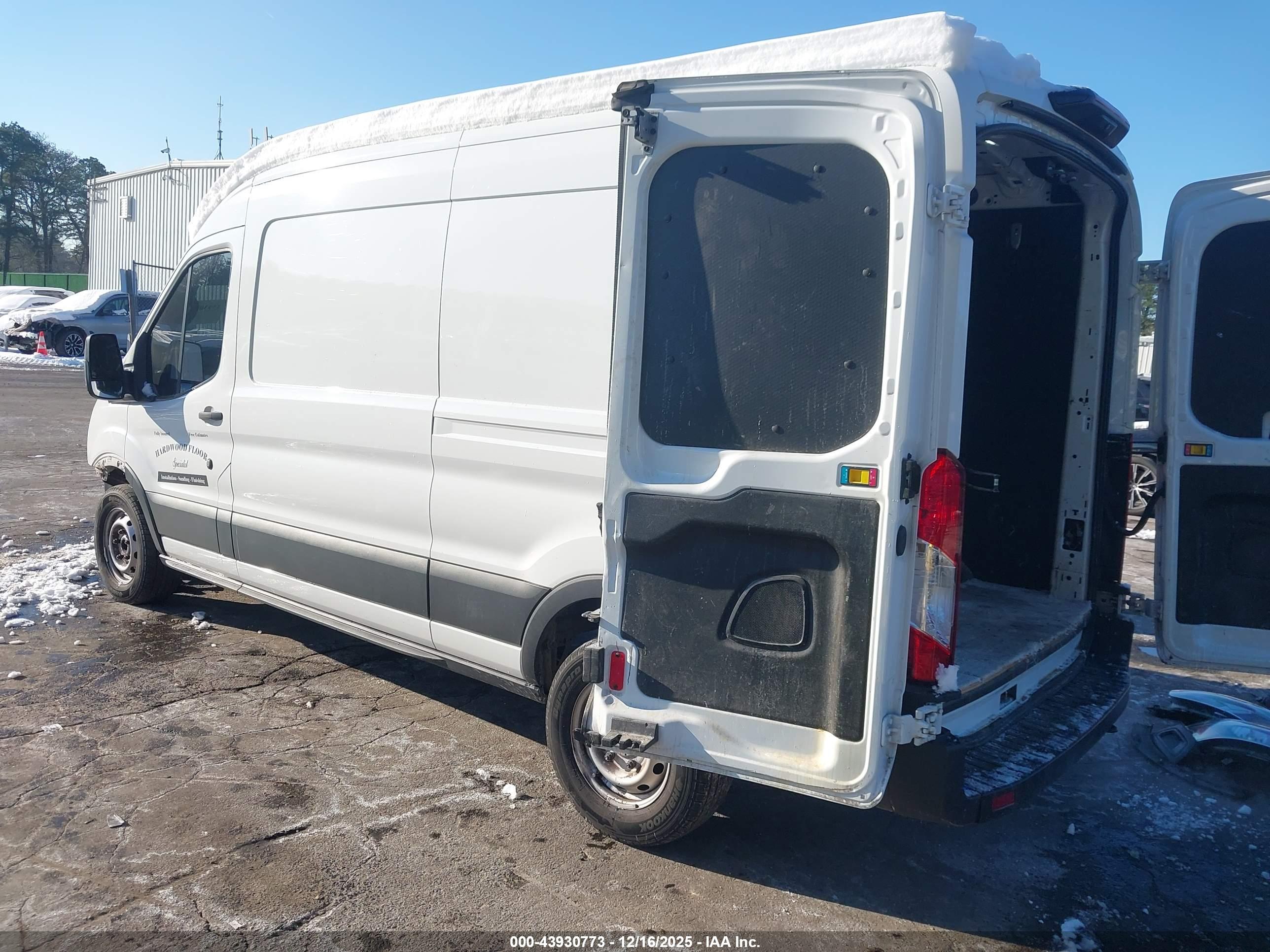 FORD TRANSIT-250 image 3