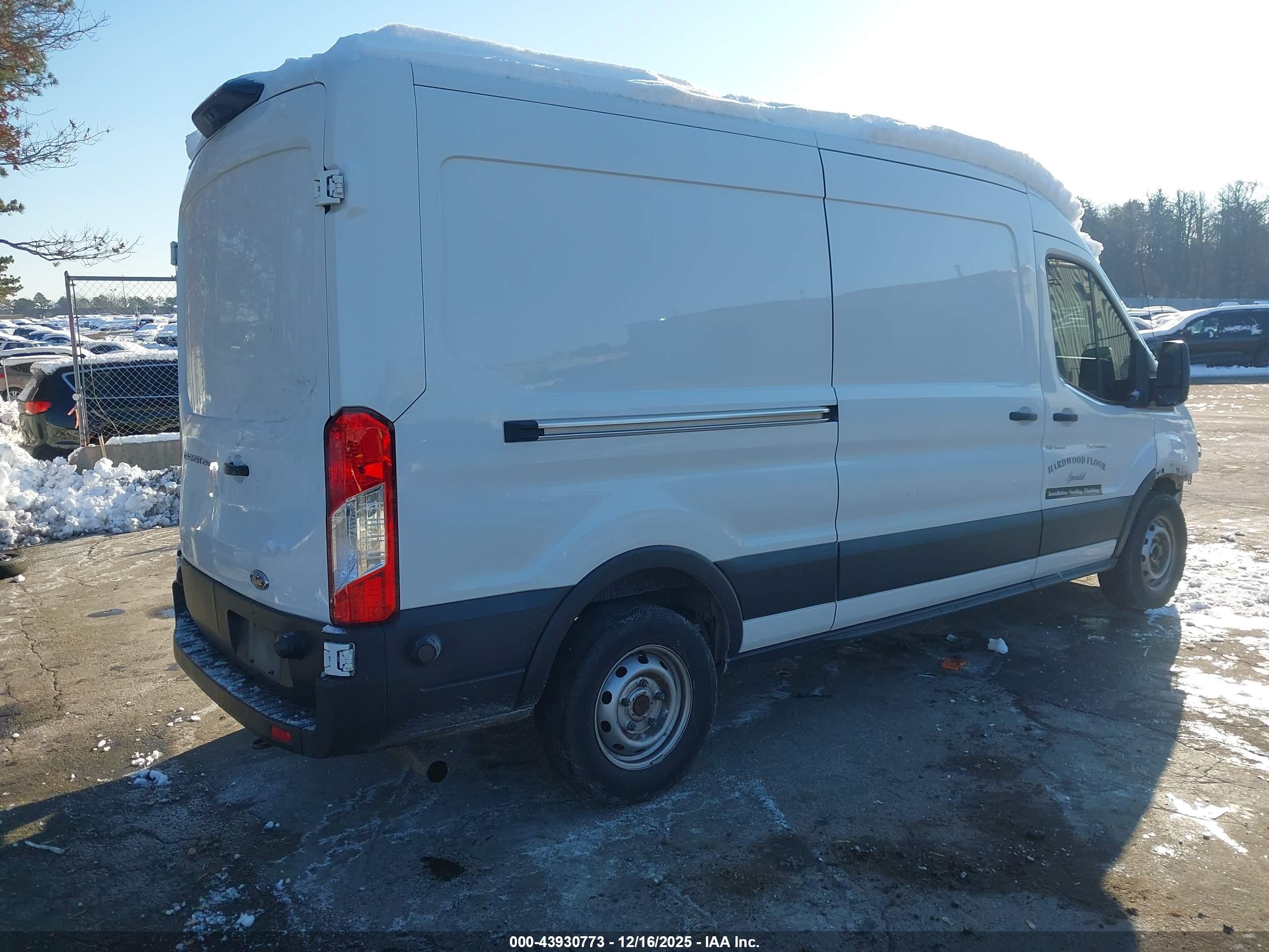 FORD TRANSIT-250 image 4
