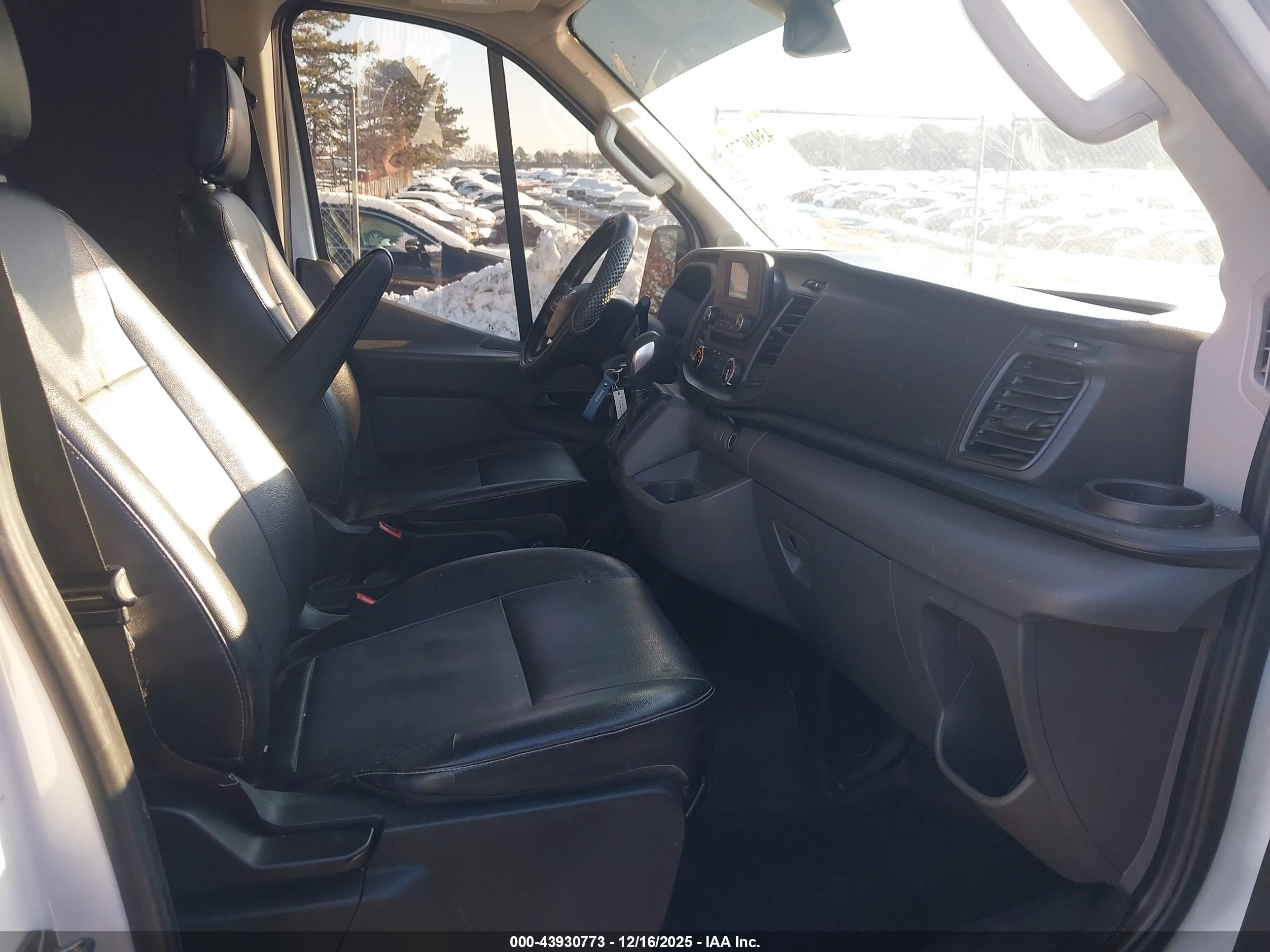 FORD TRANSIT-250 image 5