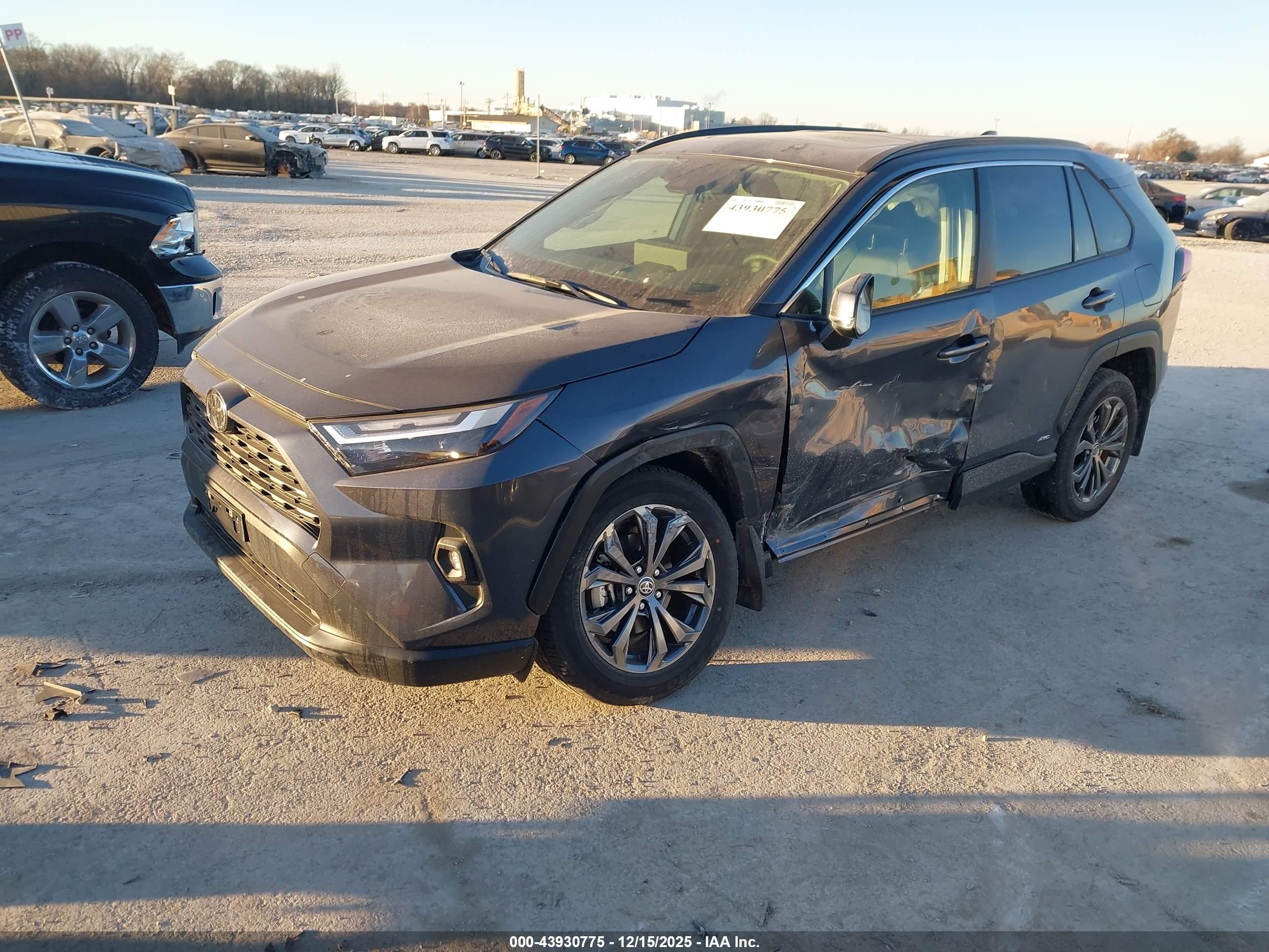TOYOTA RAV4 image 2