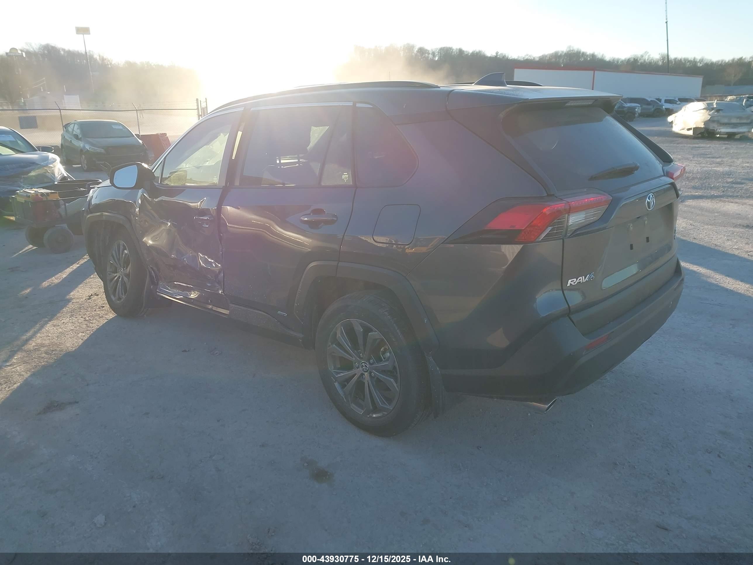 TOYOTA RAV4 image 3