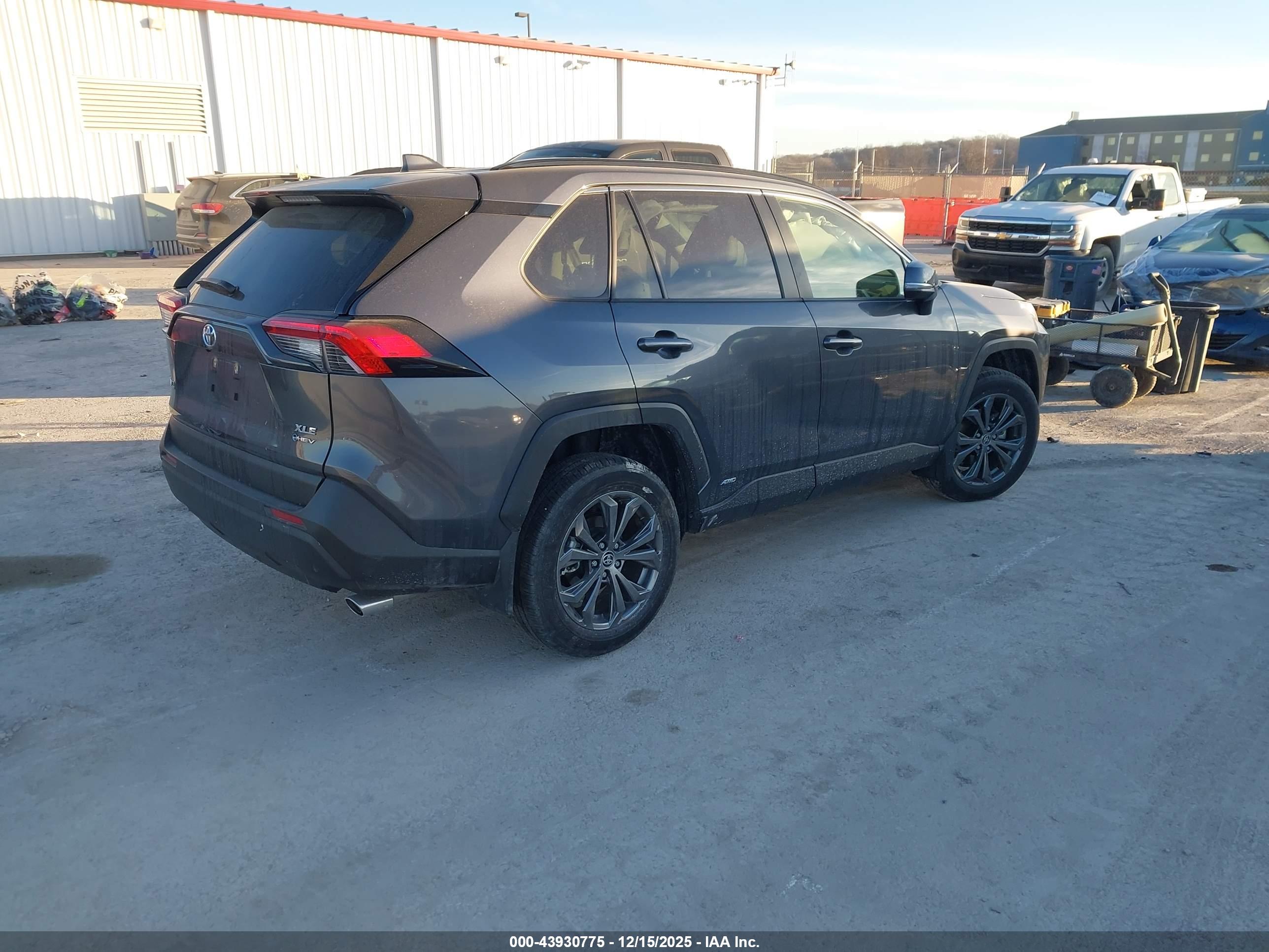 TOYOTA RAV4 image 4