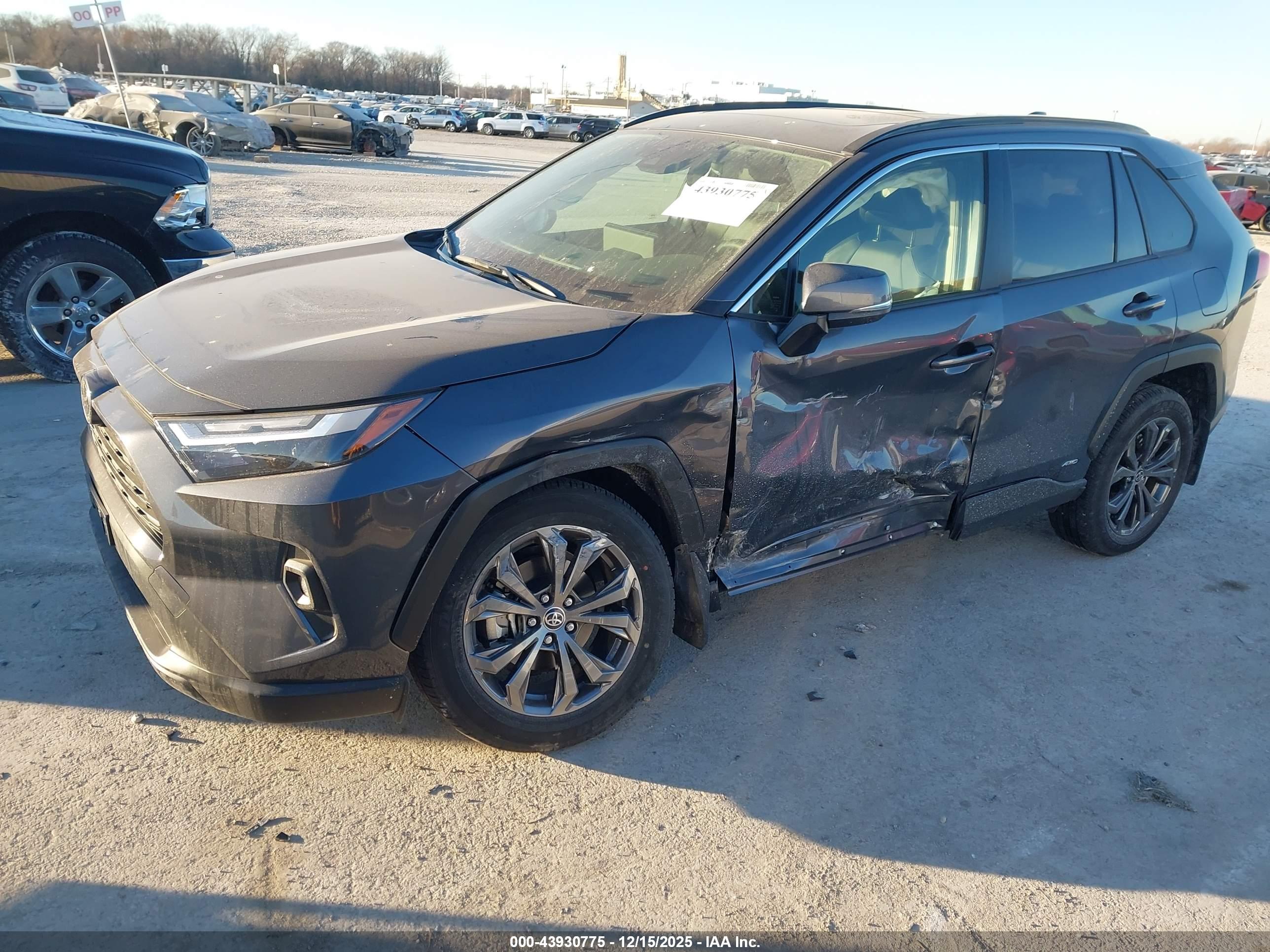 TOYOTA RAV4 image 6