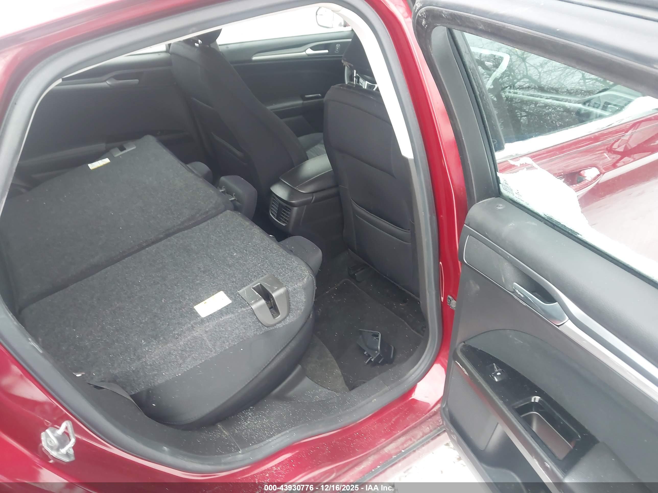 FORD FUSION image 8