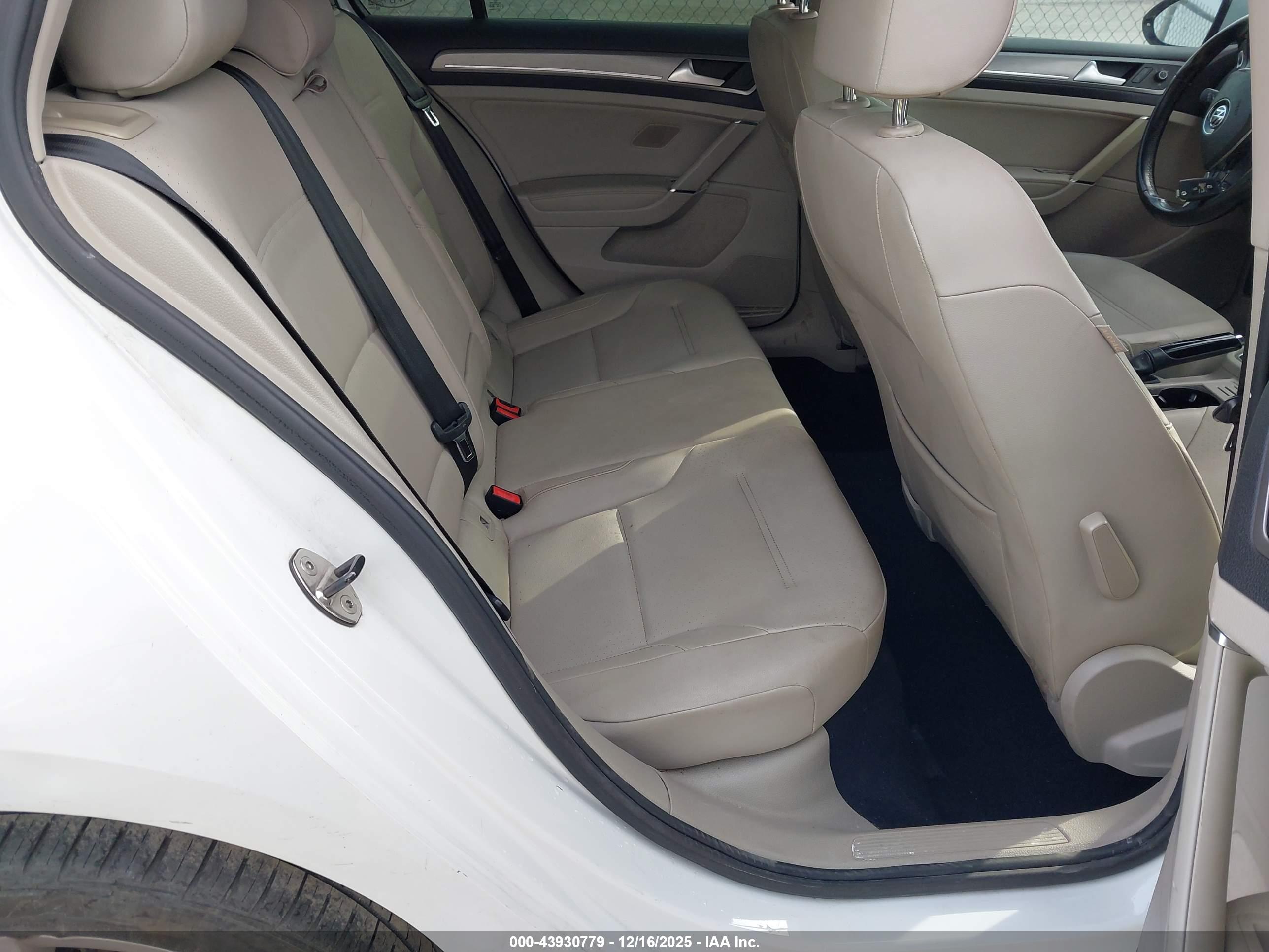 VOLKSWAGEN GOLF image 8