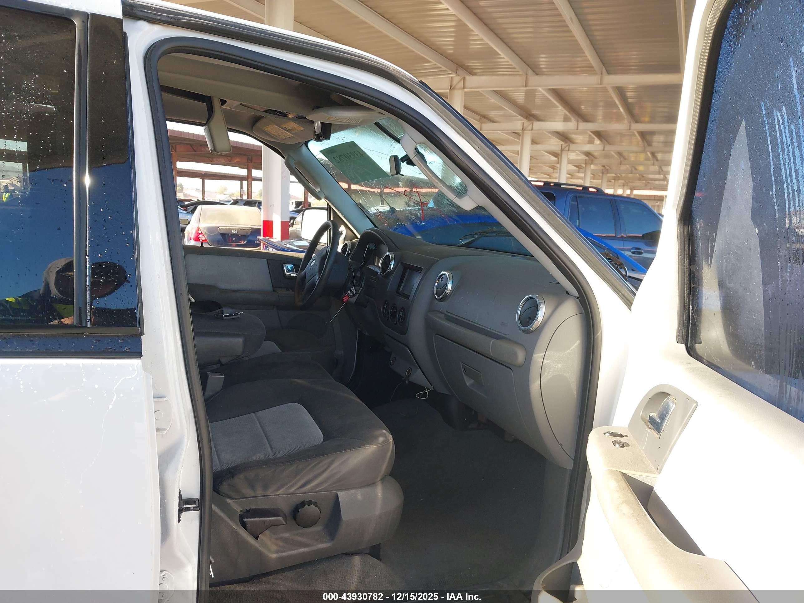 FORD EXPEDITION image 5